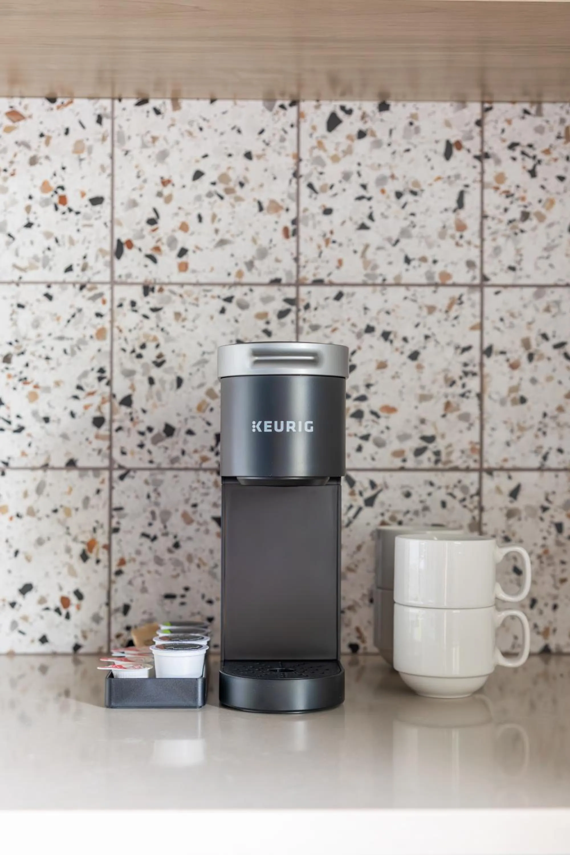 Coffee/tea facilities in Arka Motel