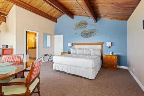 Oceanfront Inn Suite, Ocean and Inlet Views, King Bed, #12