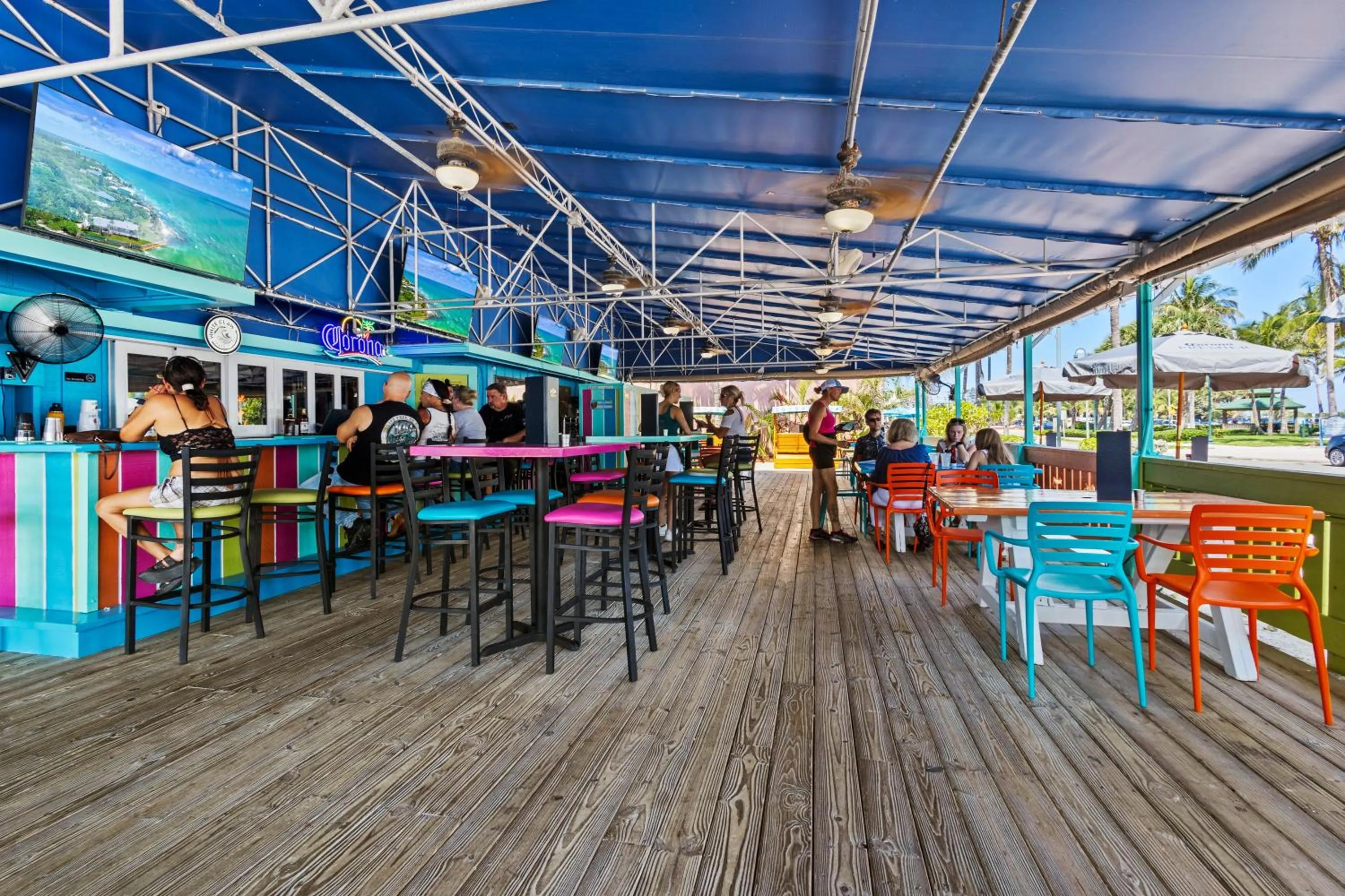 Restaurant/places to eat in Fort Pierce Oceanfront Inn- Suite- King Bed #6