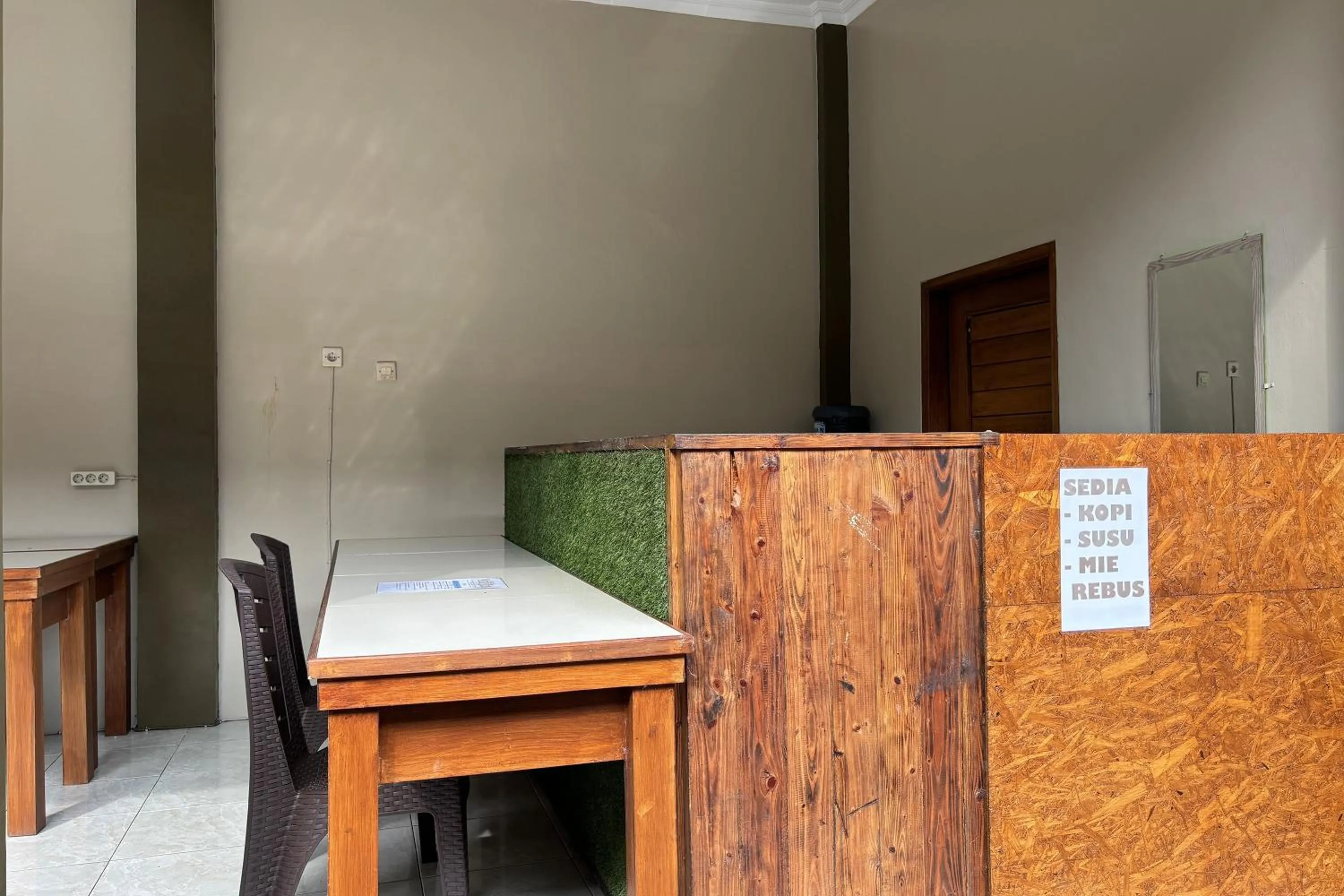 Dining area in Family 24 Hotel near Pantai Cipatujah