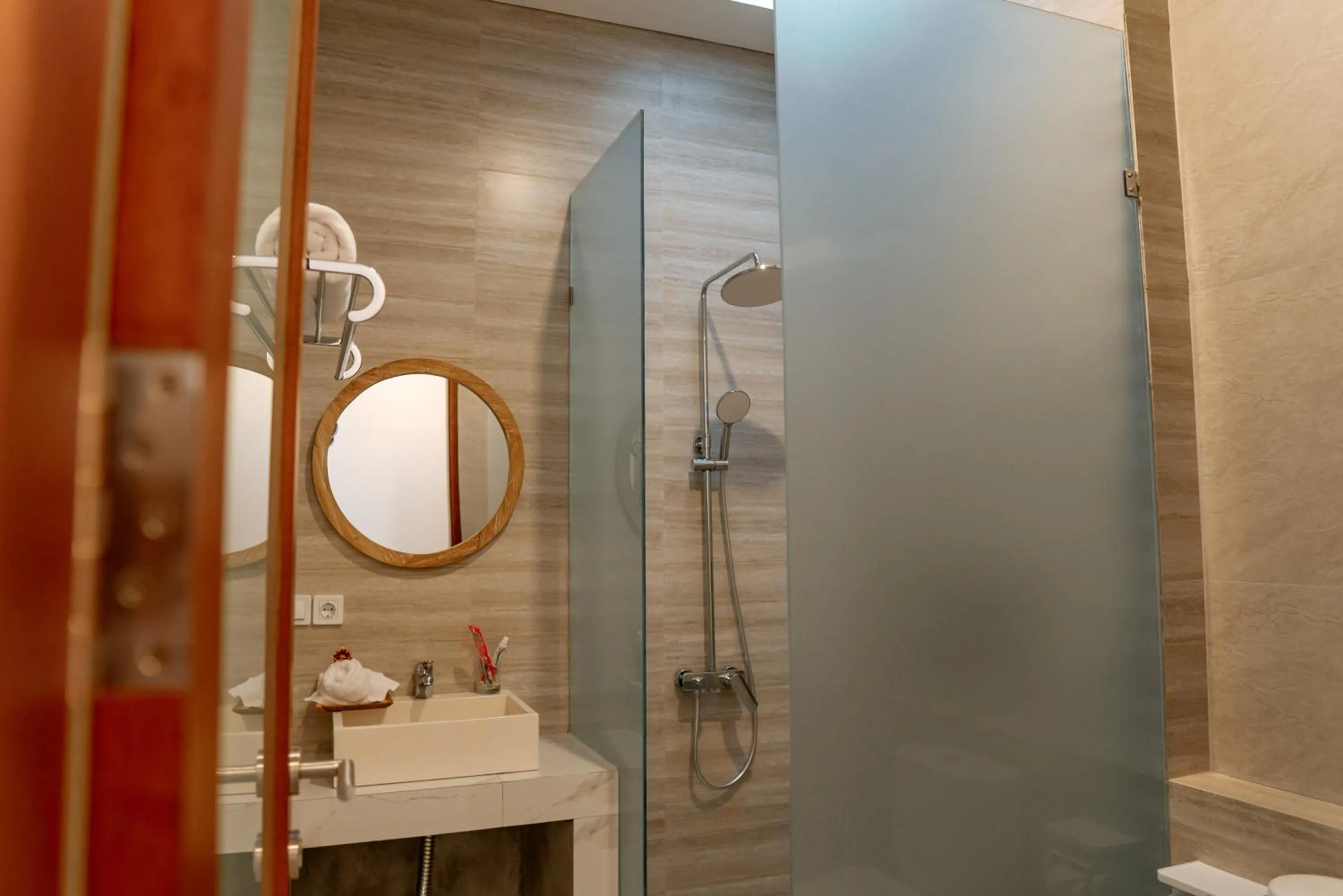 Shower in Bali Made Escape