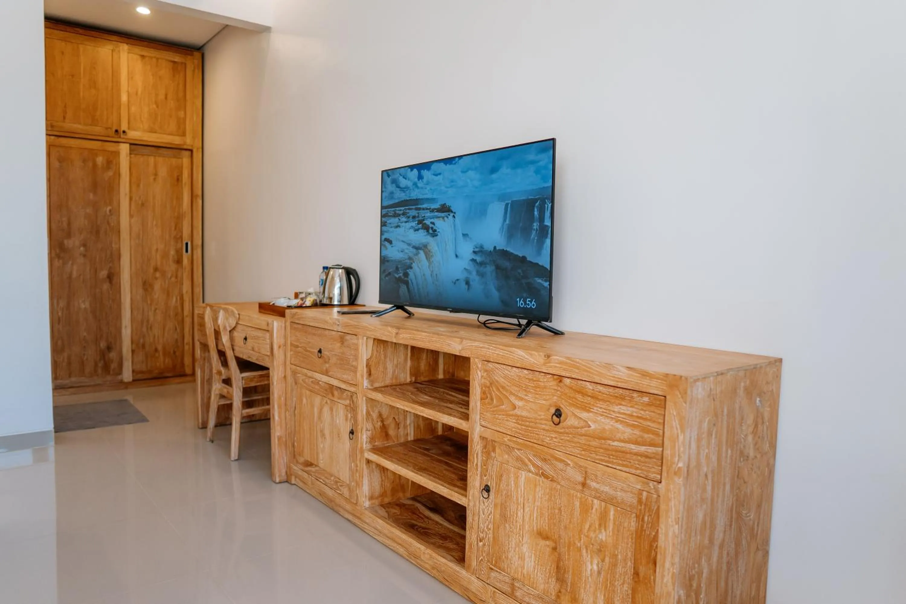 TV and multimedia in Bali Made Escape