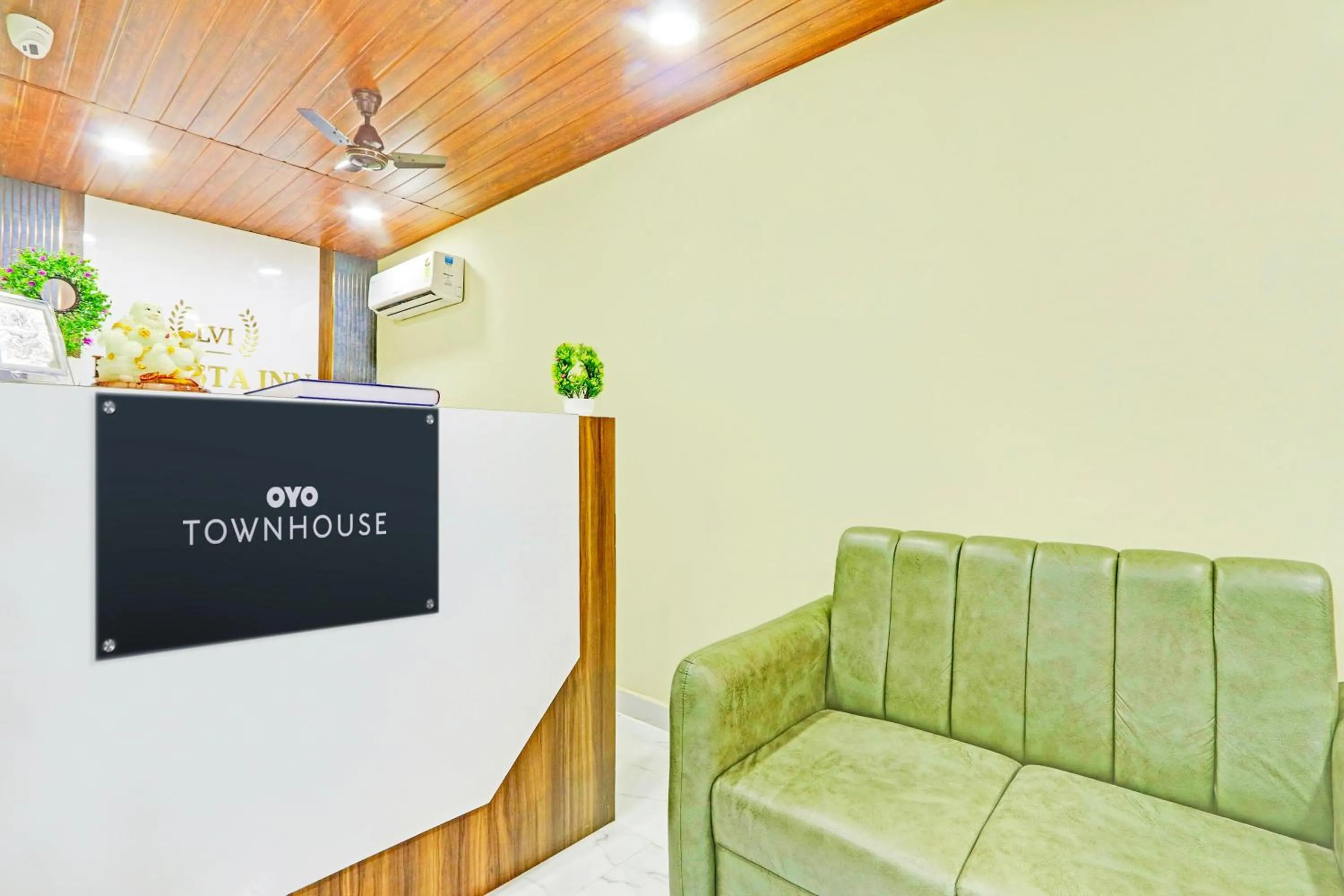 Lobby or reception in Townhouse La Vista Inn Grand Hotel