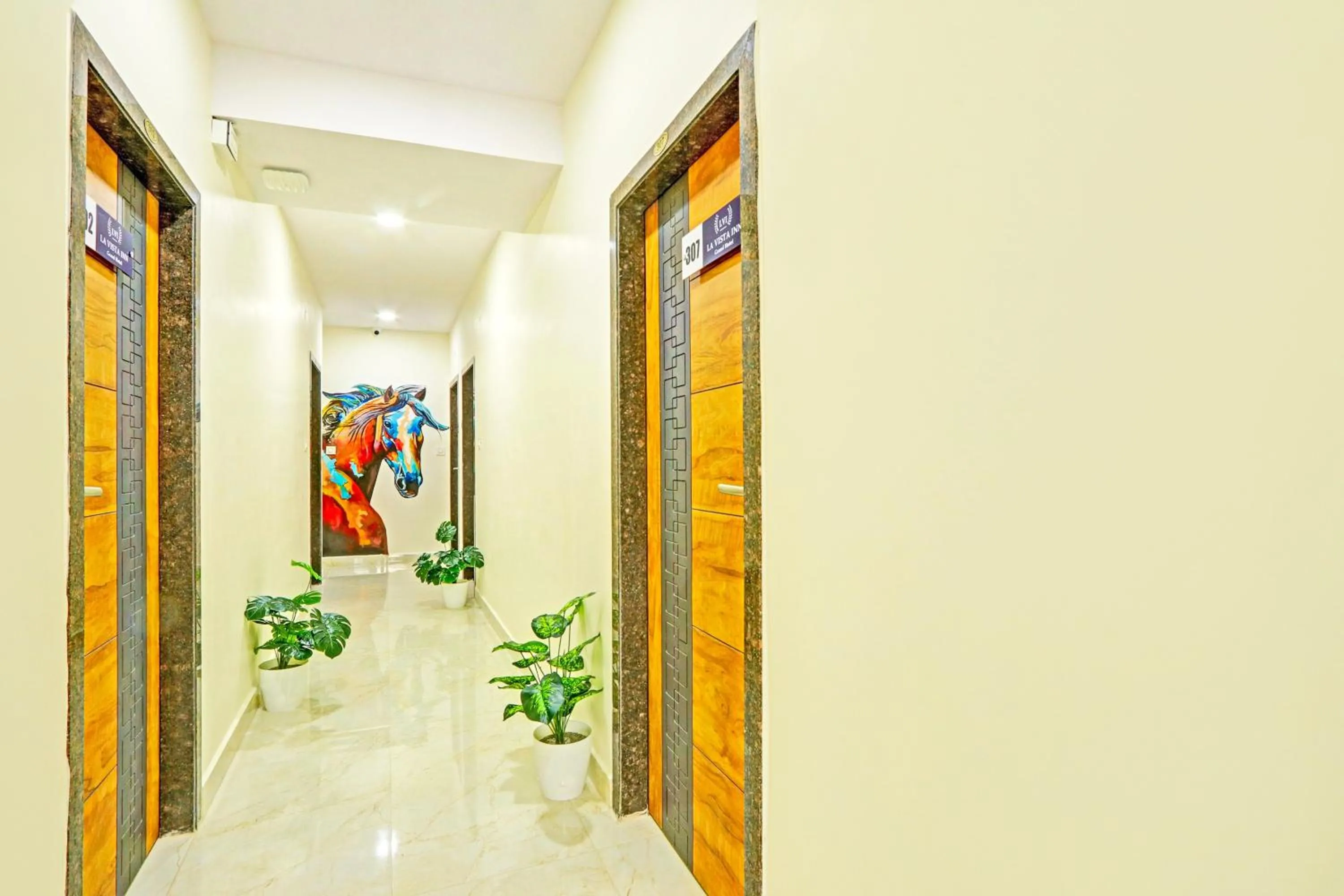 Lobby or reception in Townhouse La Vista Inn Grand Hotel