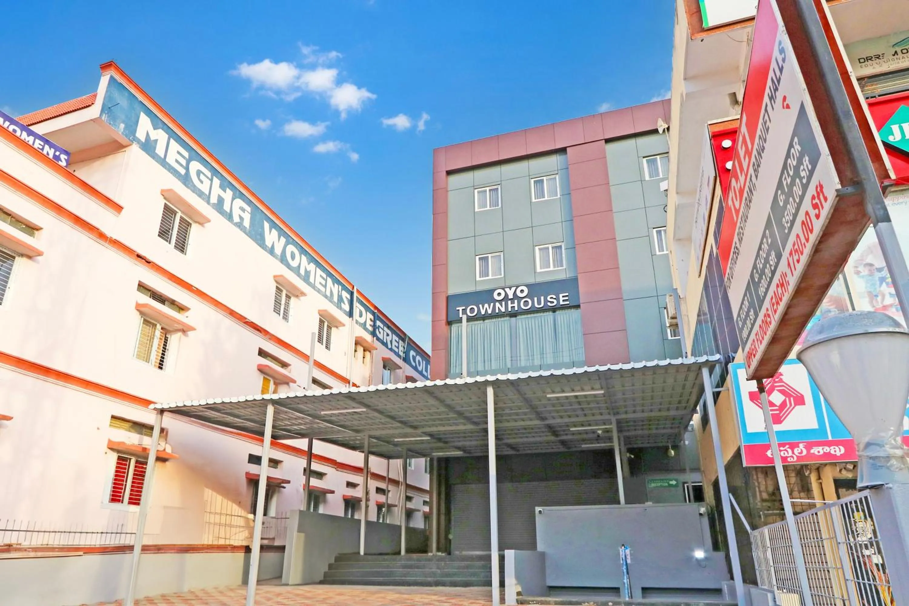 Facade/entrance in Townhouse La Vista Inn Grand Hotel
