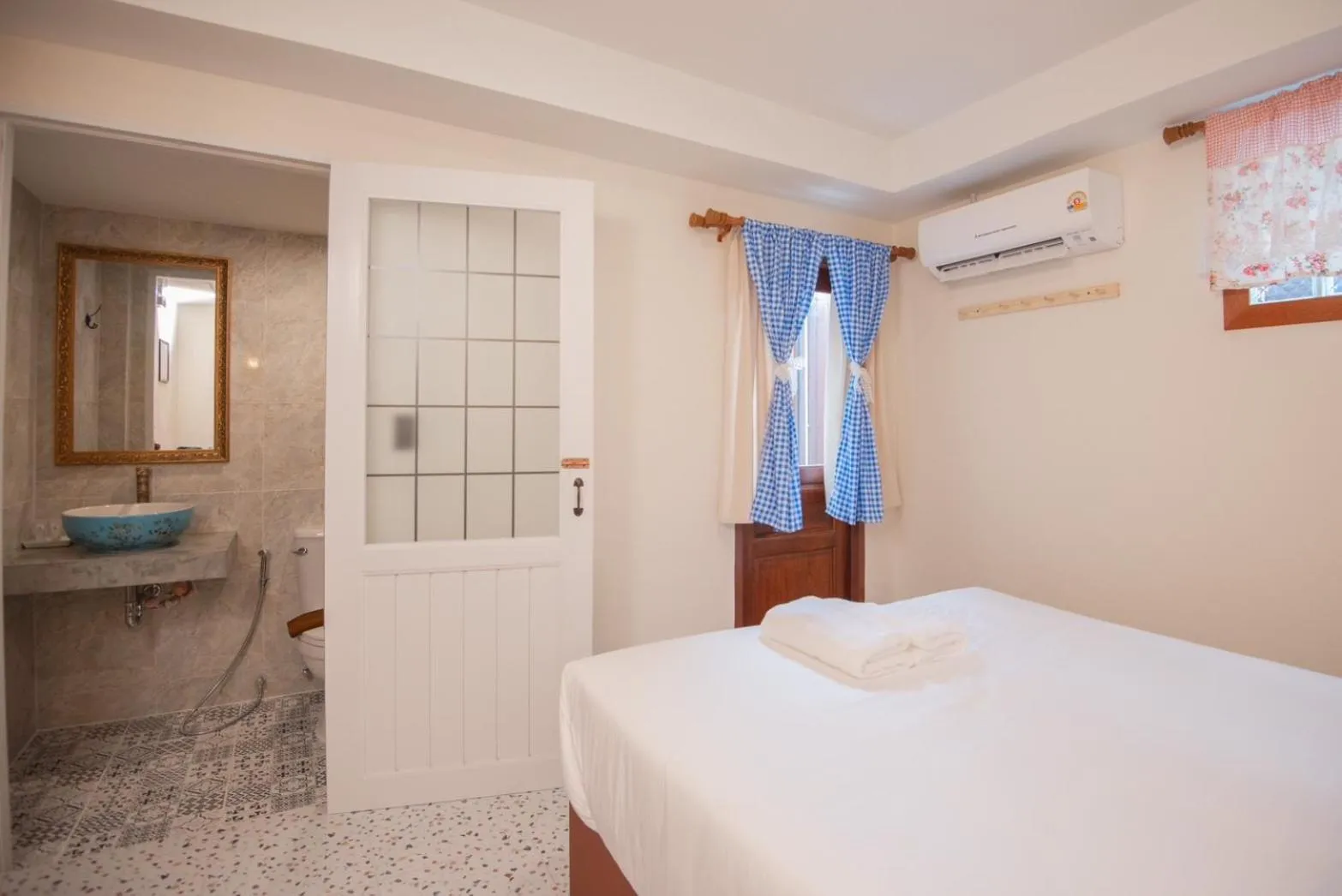 Bed in JB Home Bangkok - Victory monument