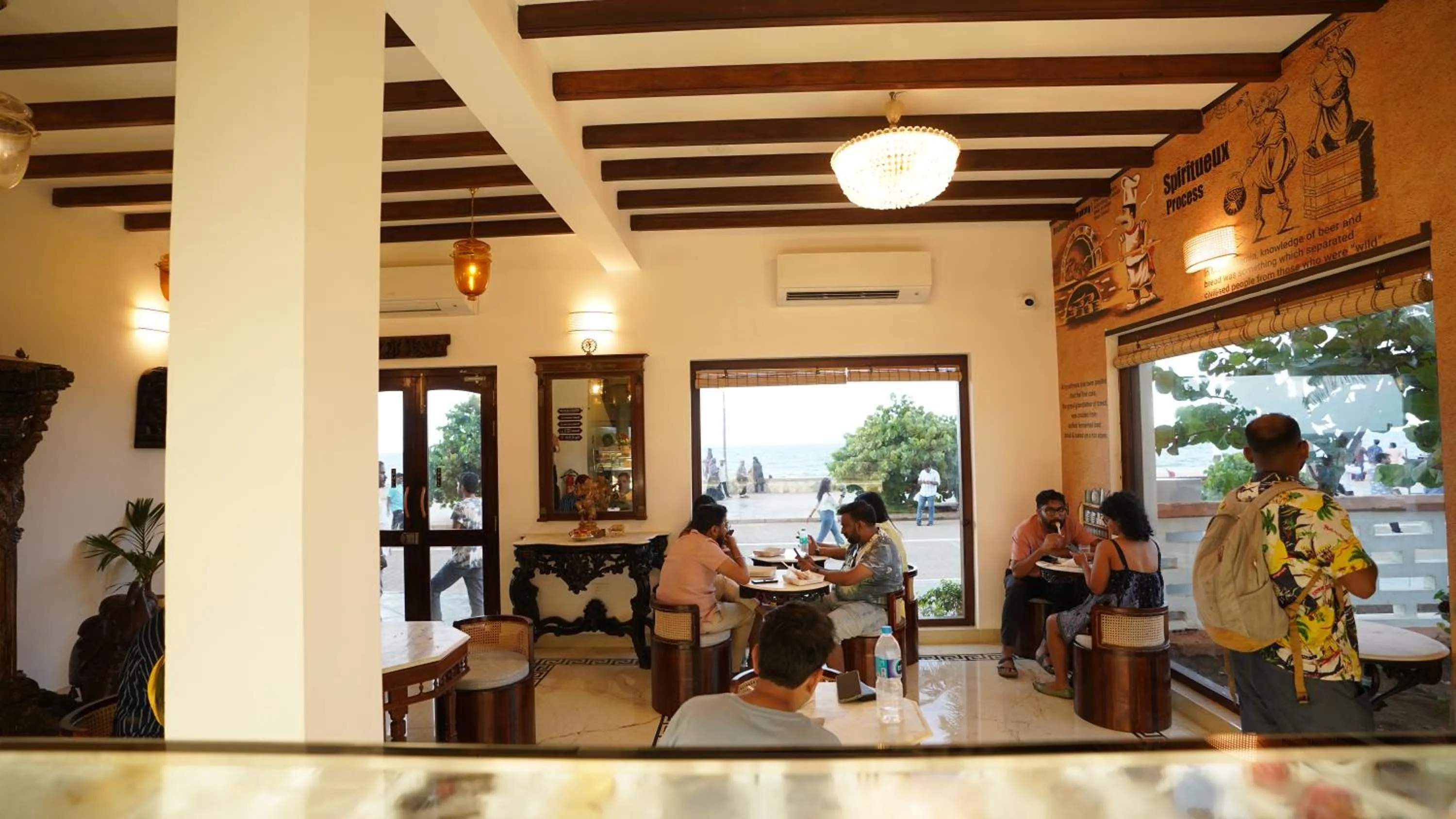 Restaurant/places to eat in La Plage Seaview Suites