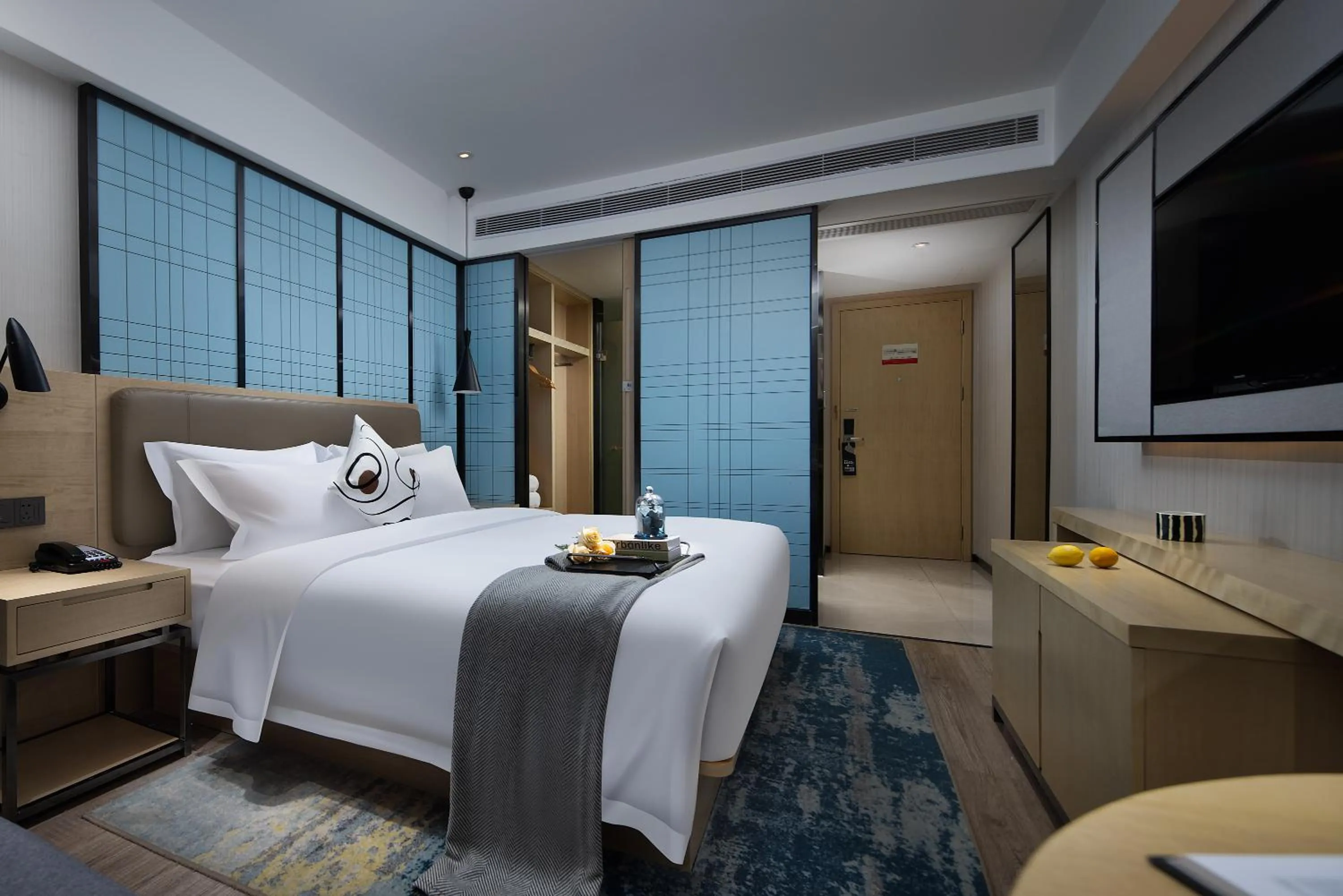 Photo of the whole room, Bed in Echarm Hotel - Xi'an Tai'ao Plaza Baijiakou Metro Station