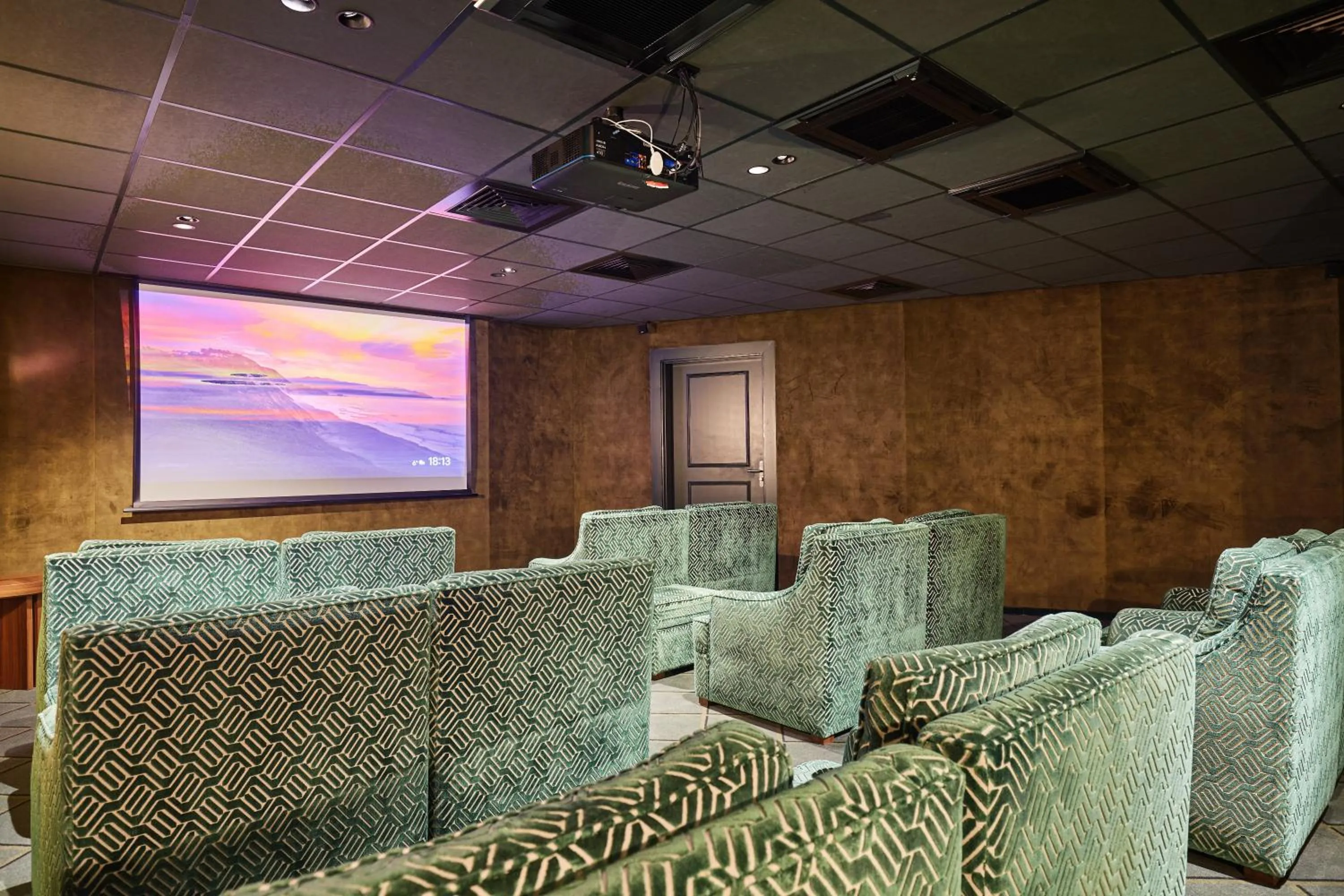 TV and multimedia in Appart Hotel Paris Levallois Maurice Ravel