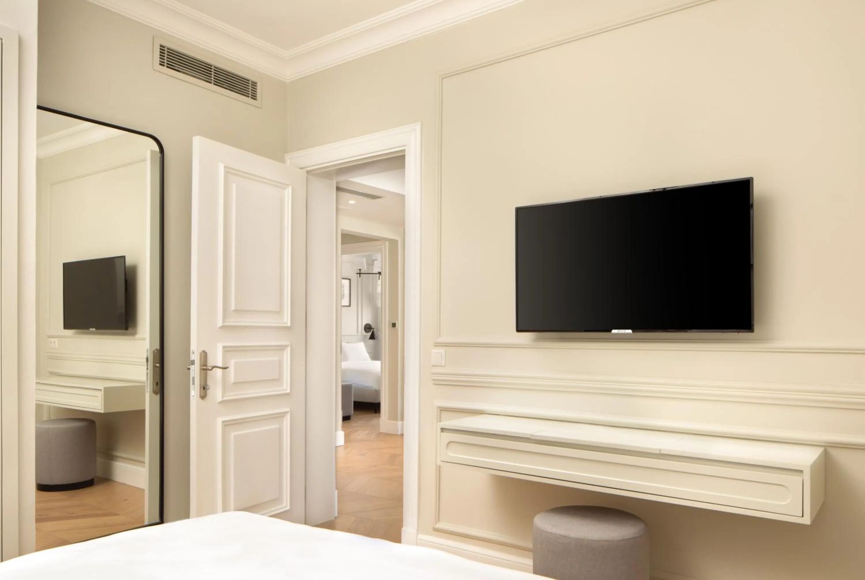 Bed in Vucino Suites