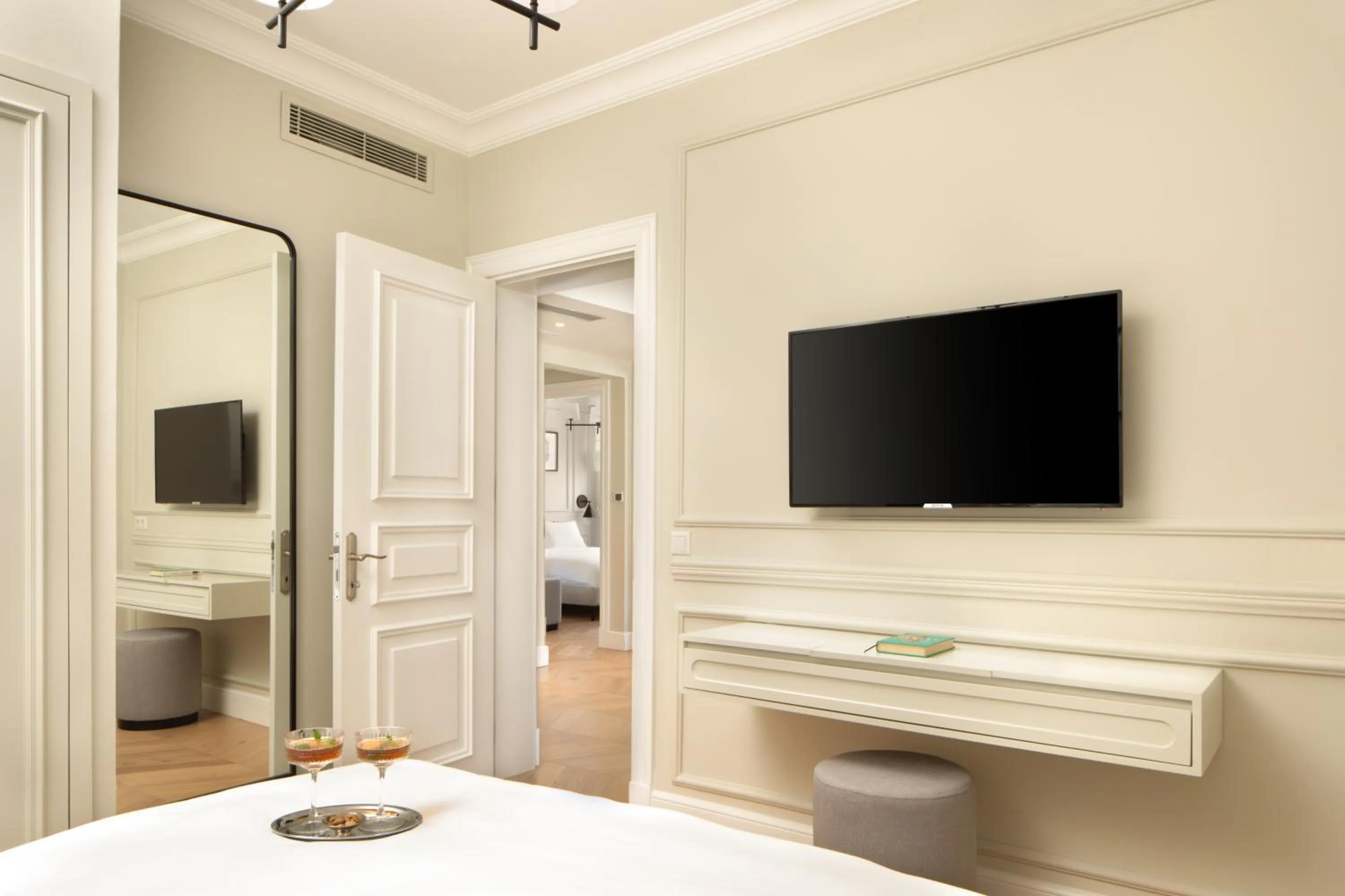 Bed in Vucino Suites