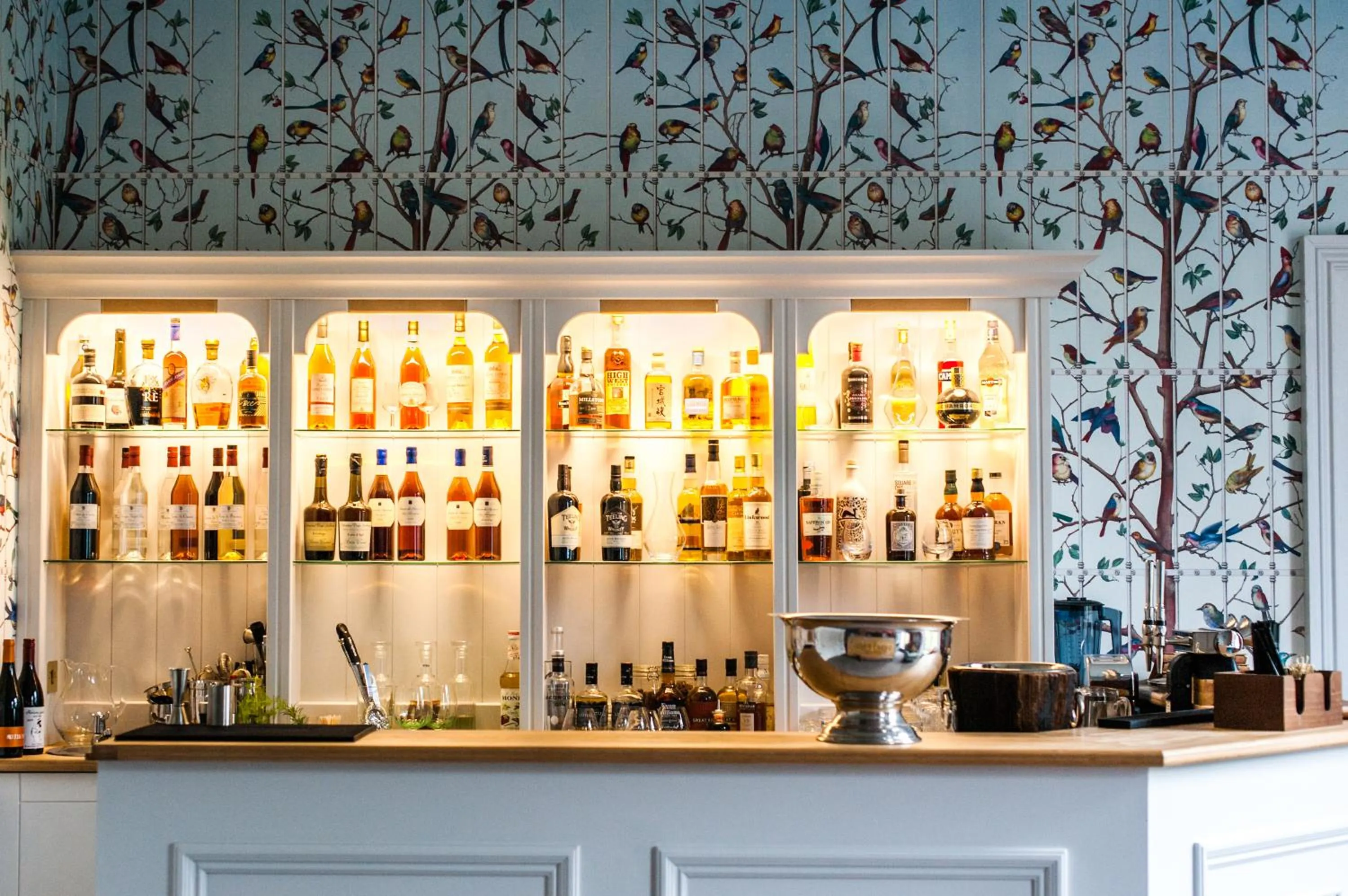 Lounge or bar in Forest Side Hotel