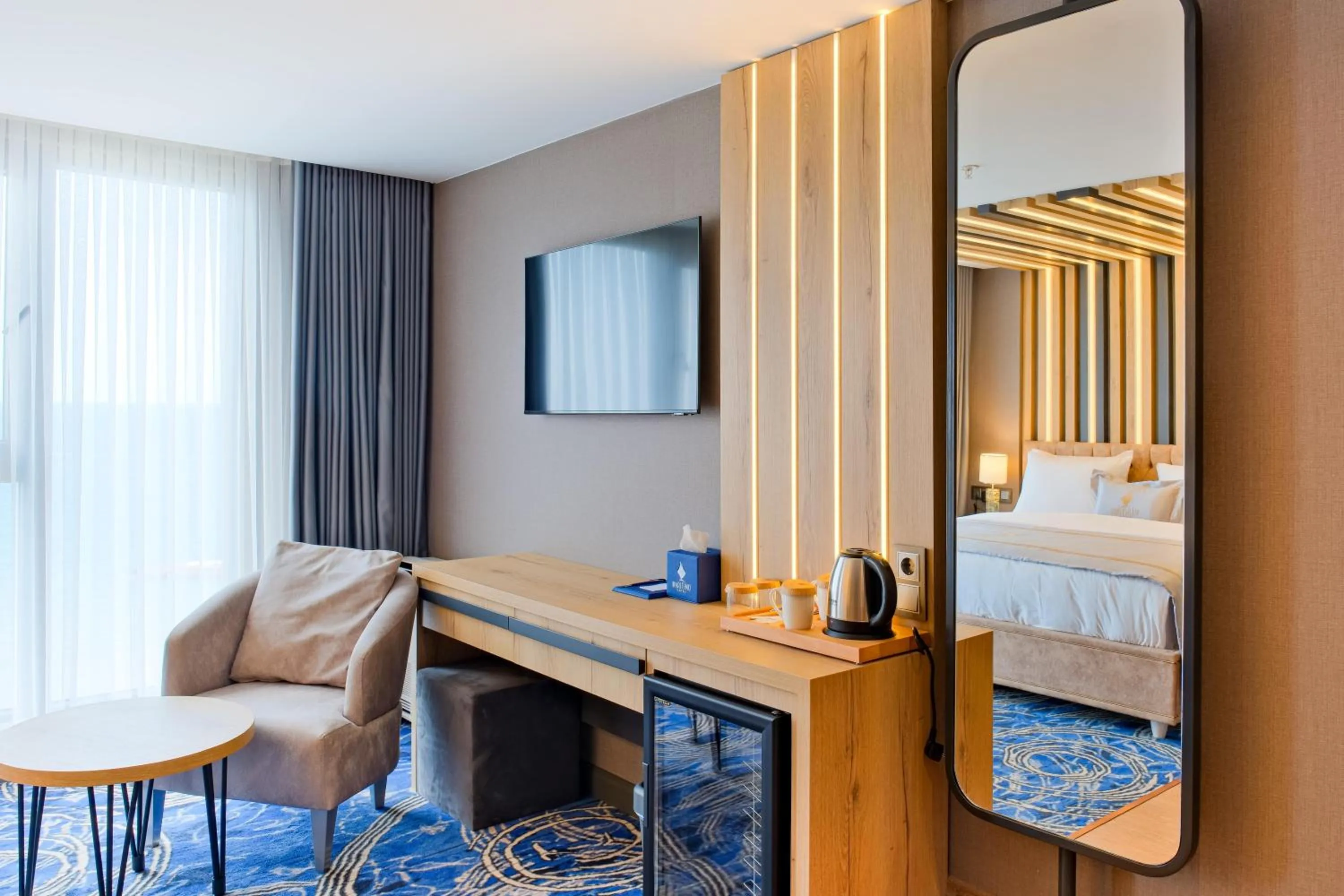 Seating area, Bed in Maritimo Hotel