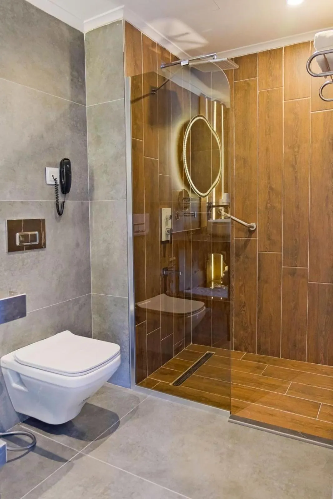 Shower in Maritimo Hotel