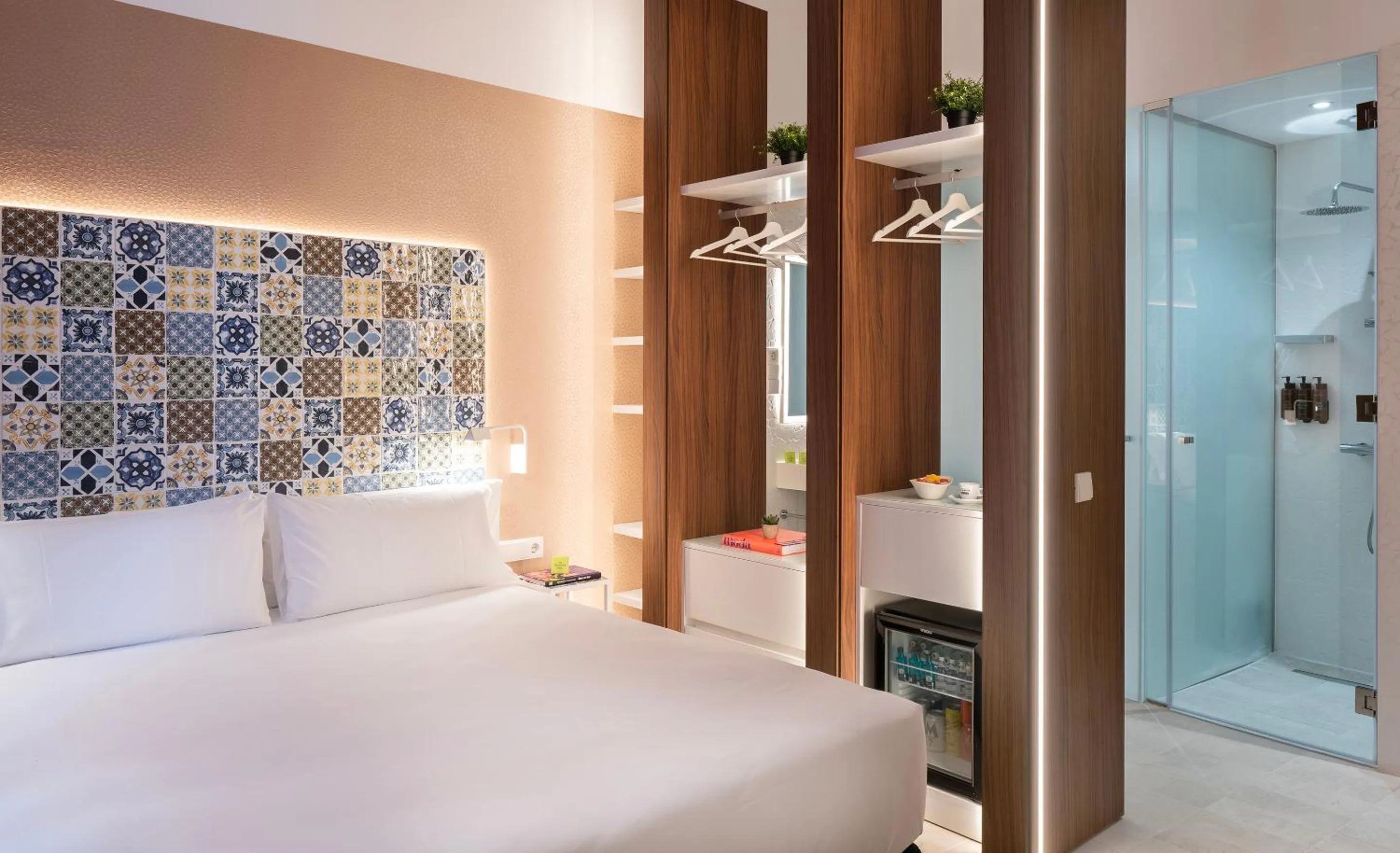 Bathroom, Bed in Axel Hotel Valencia - Adults Only