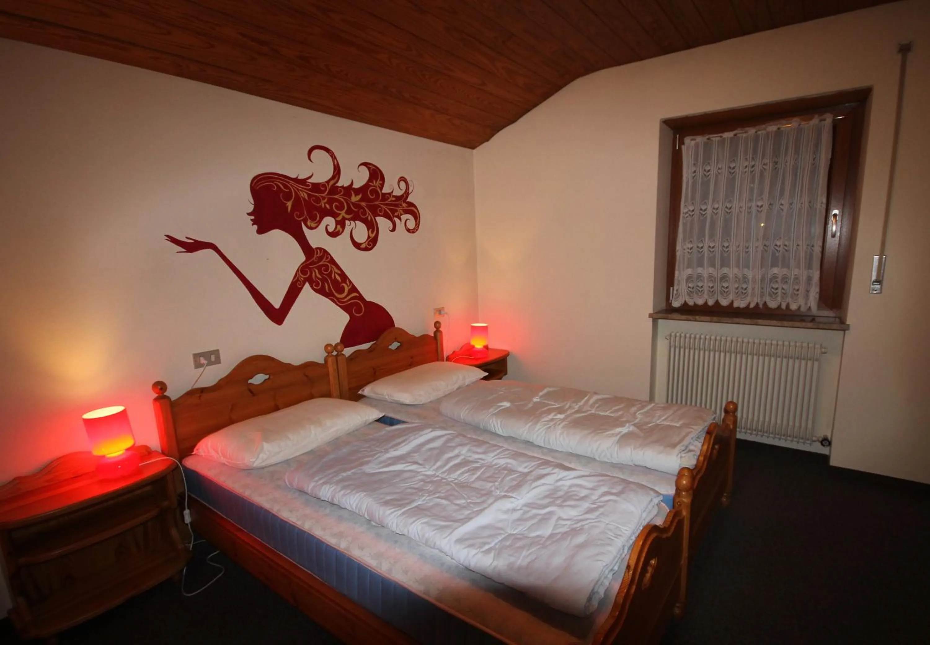 Photo of the whole room, Bed in Residence Ben Ste