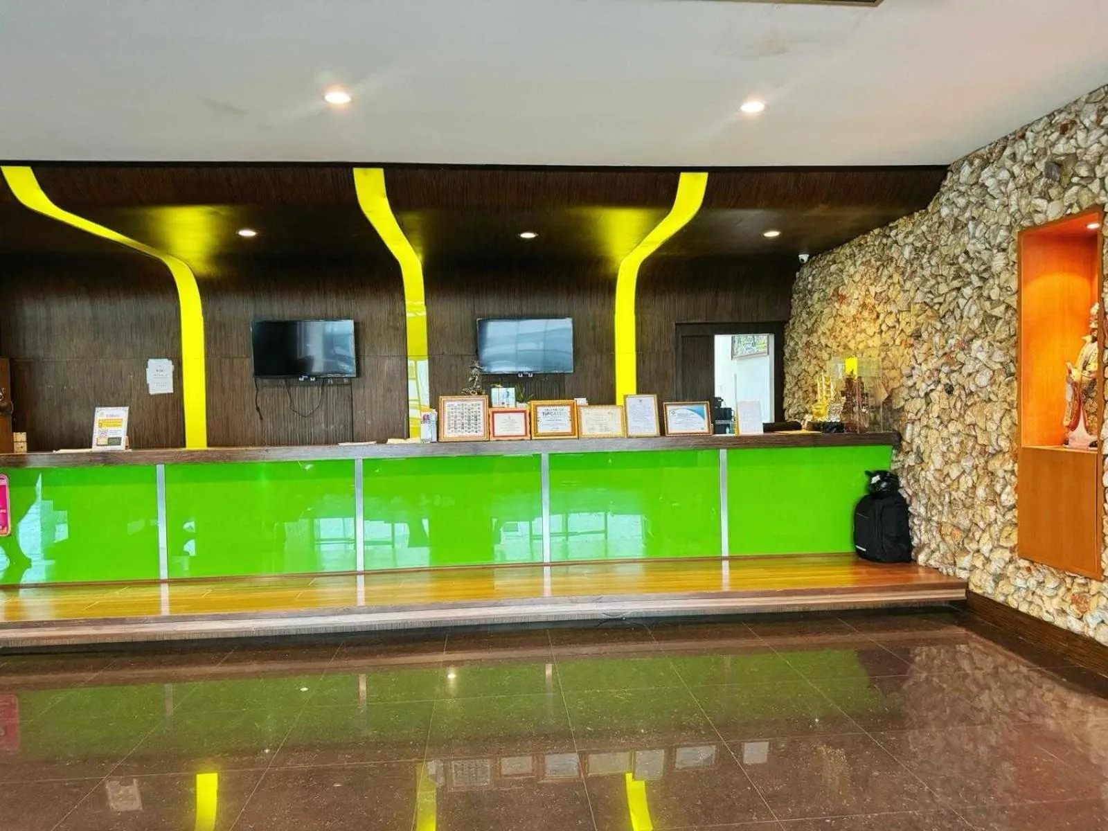Capital O 75514 Vasidtee City Hotel (Suphanburi)