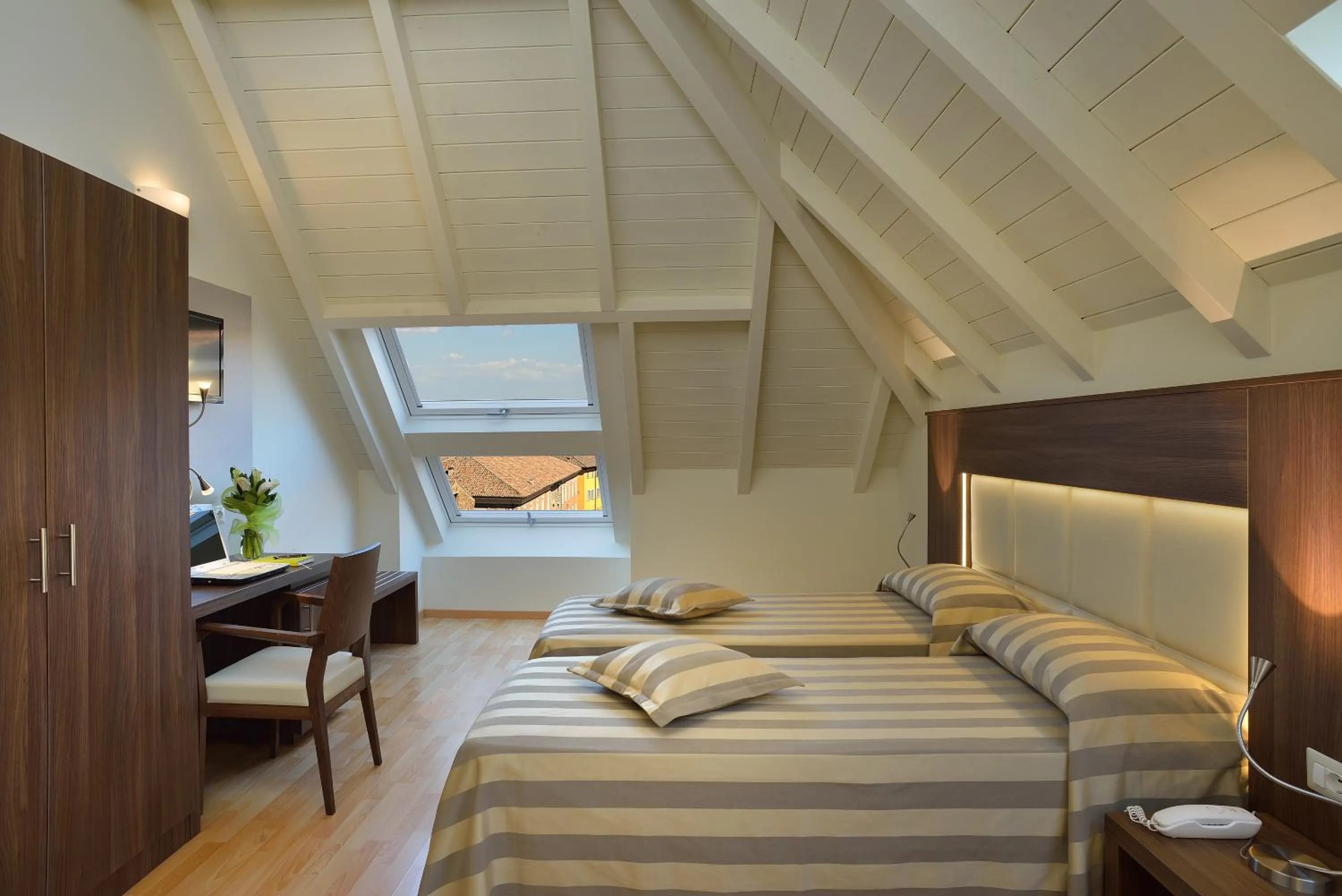 Photo of the whole room, Bed in Astor Hotel