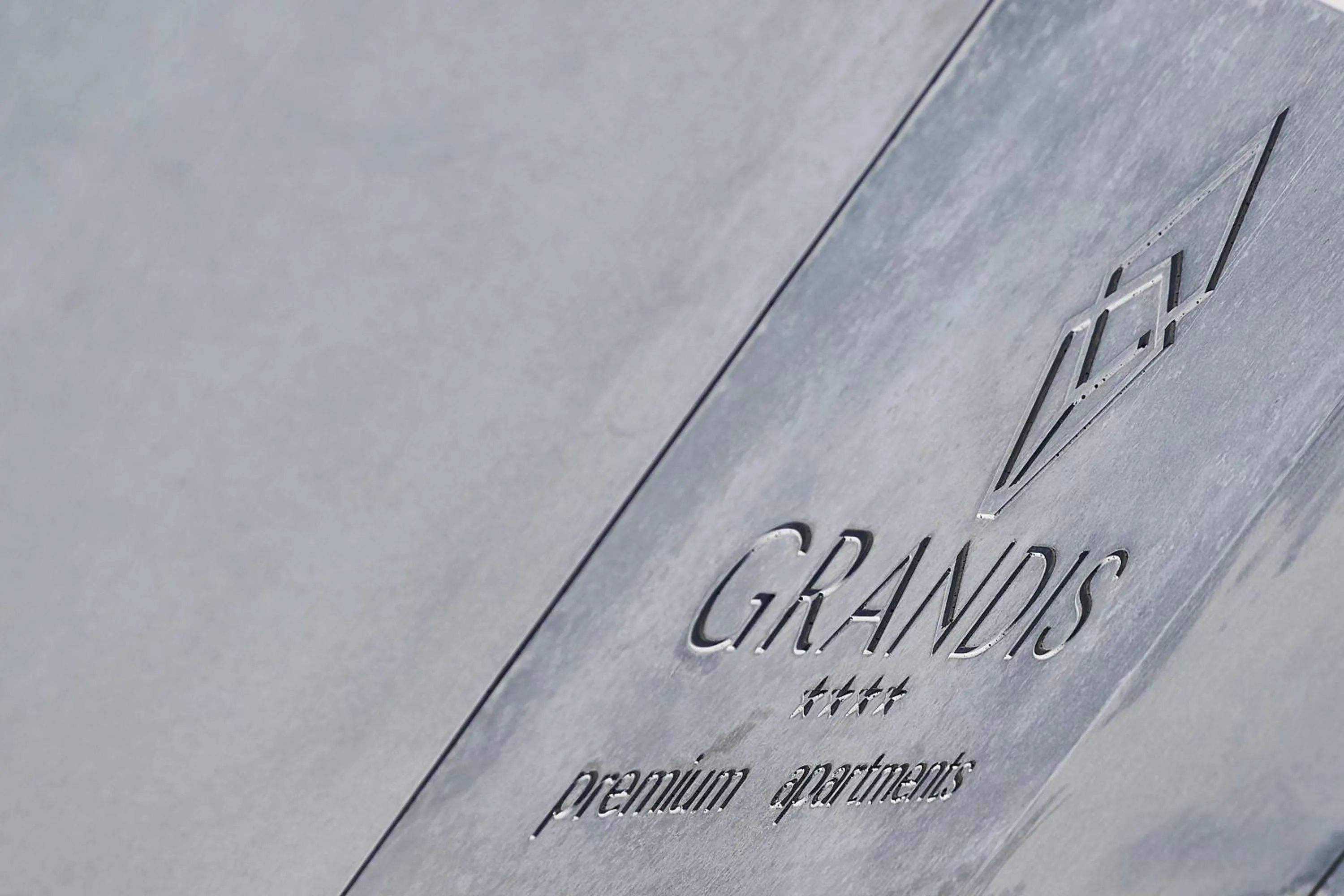 Text overlay in GRANDIS Premium Apartments
