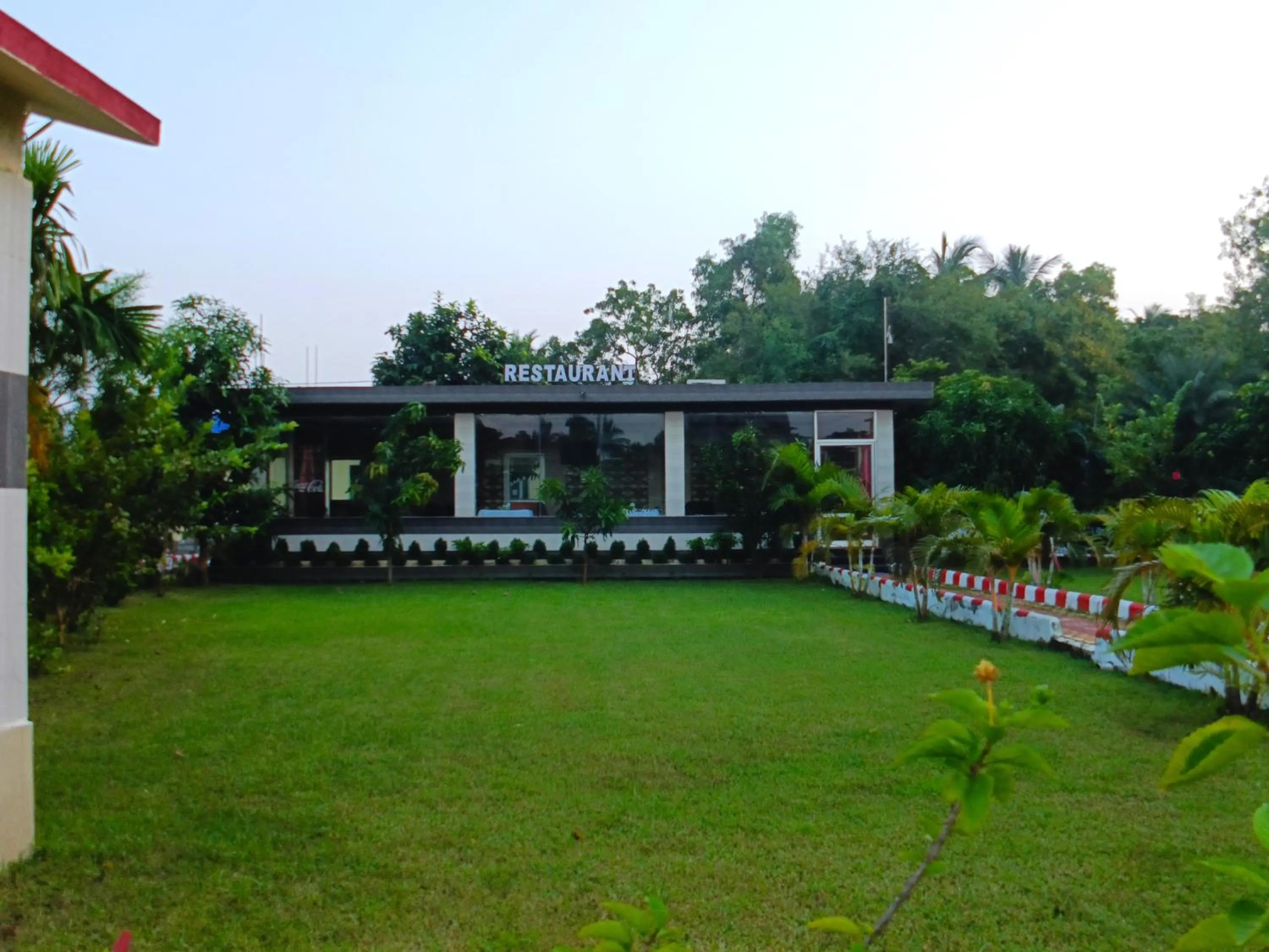Restaurant/places to eat in RESORT K SEA VIEW Digha
