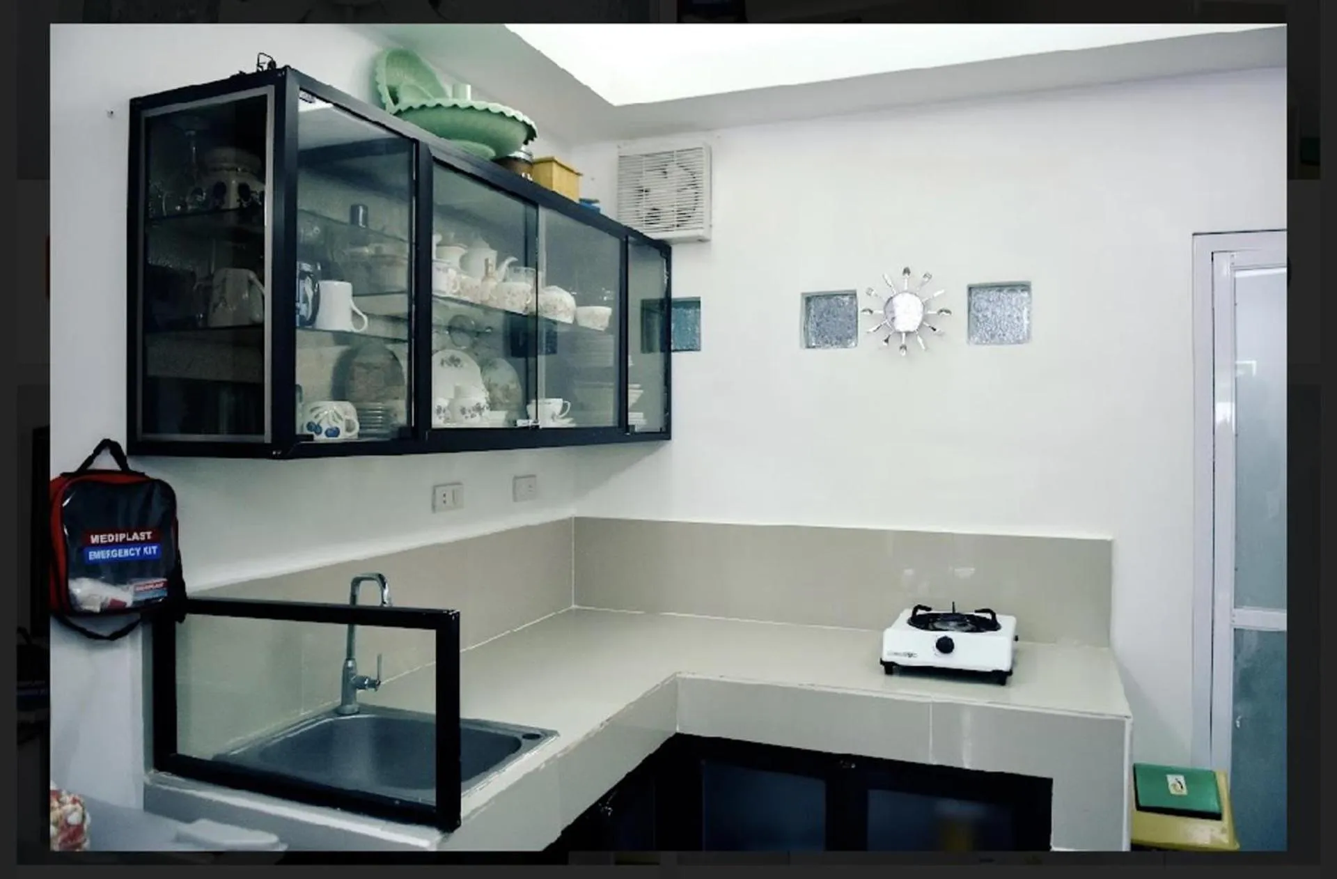 Kitchen or kitchenette in ZEN Rooms MJD Puerto Galera