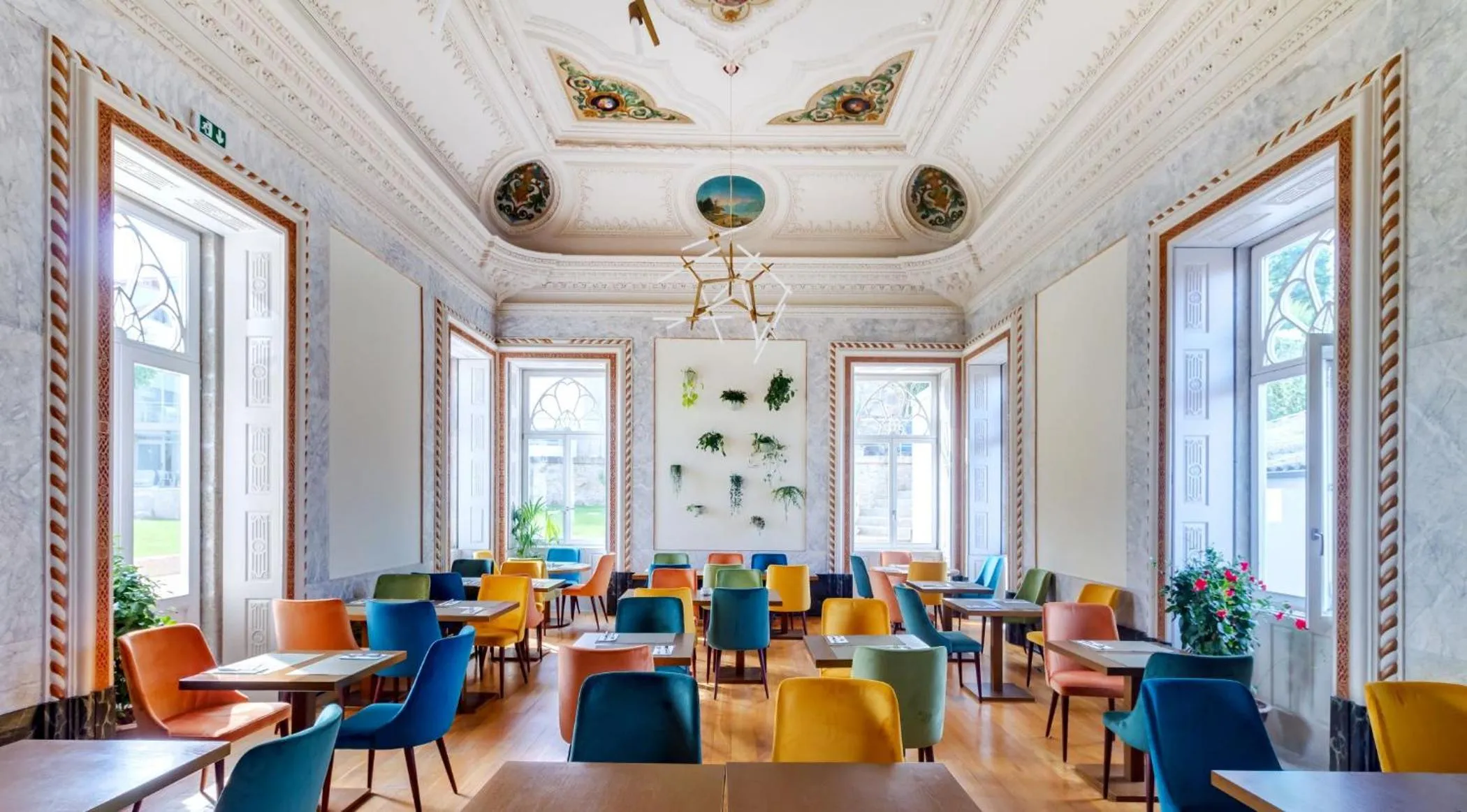 Restaurant/places to eat in Oca Flores Hotel Boutique