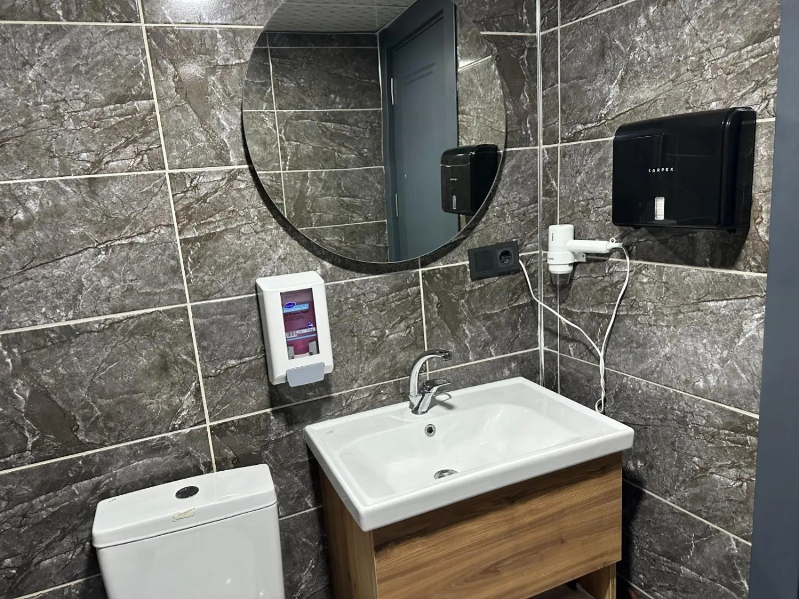 Bathroom in Pars Palas Hotel