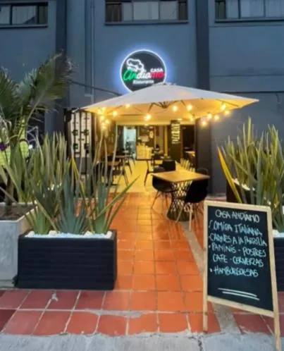 Restaurant/places to eat in Xliving Host and Rooms