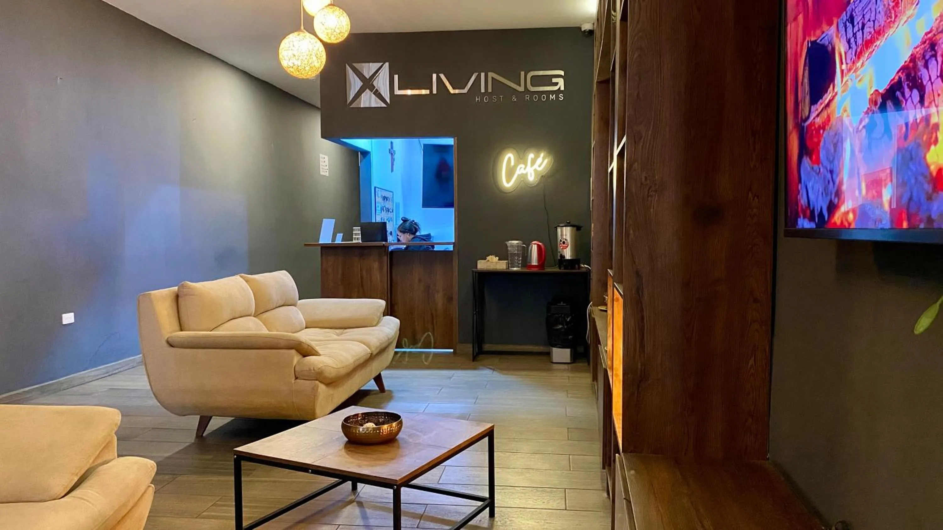 Xliving Host and Rooms