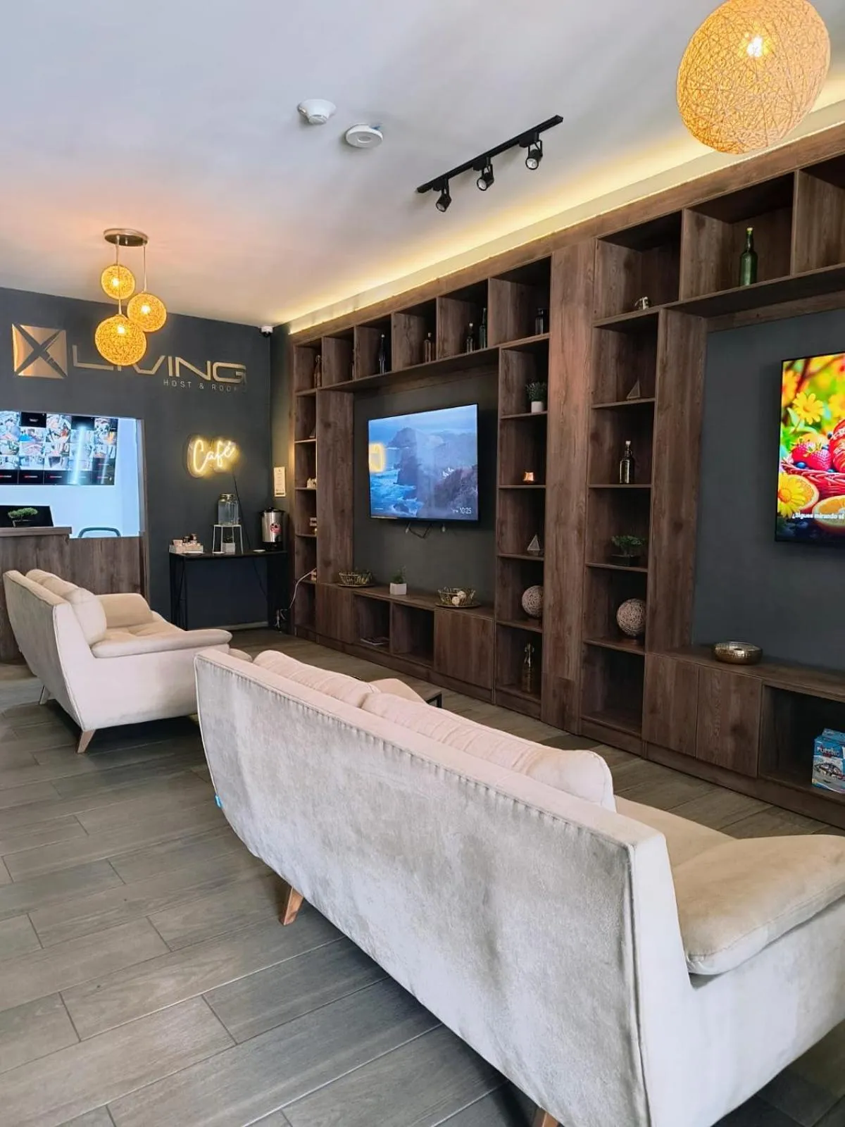 Xliving Host and Rooms