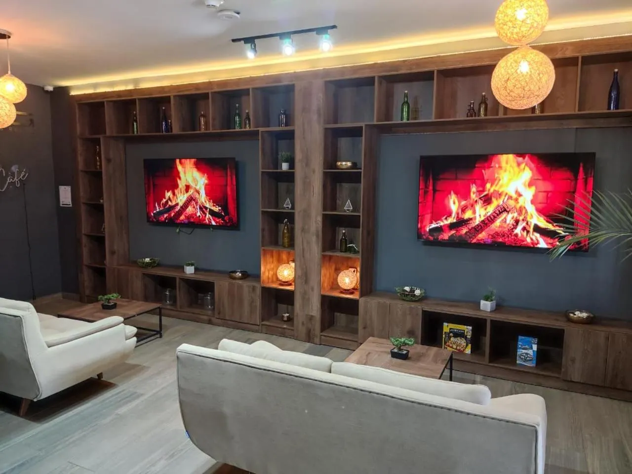 Xliving Host and Rooms