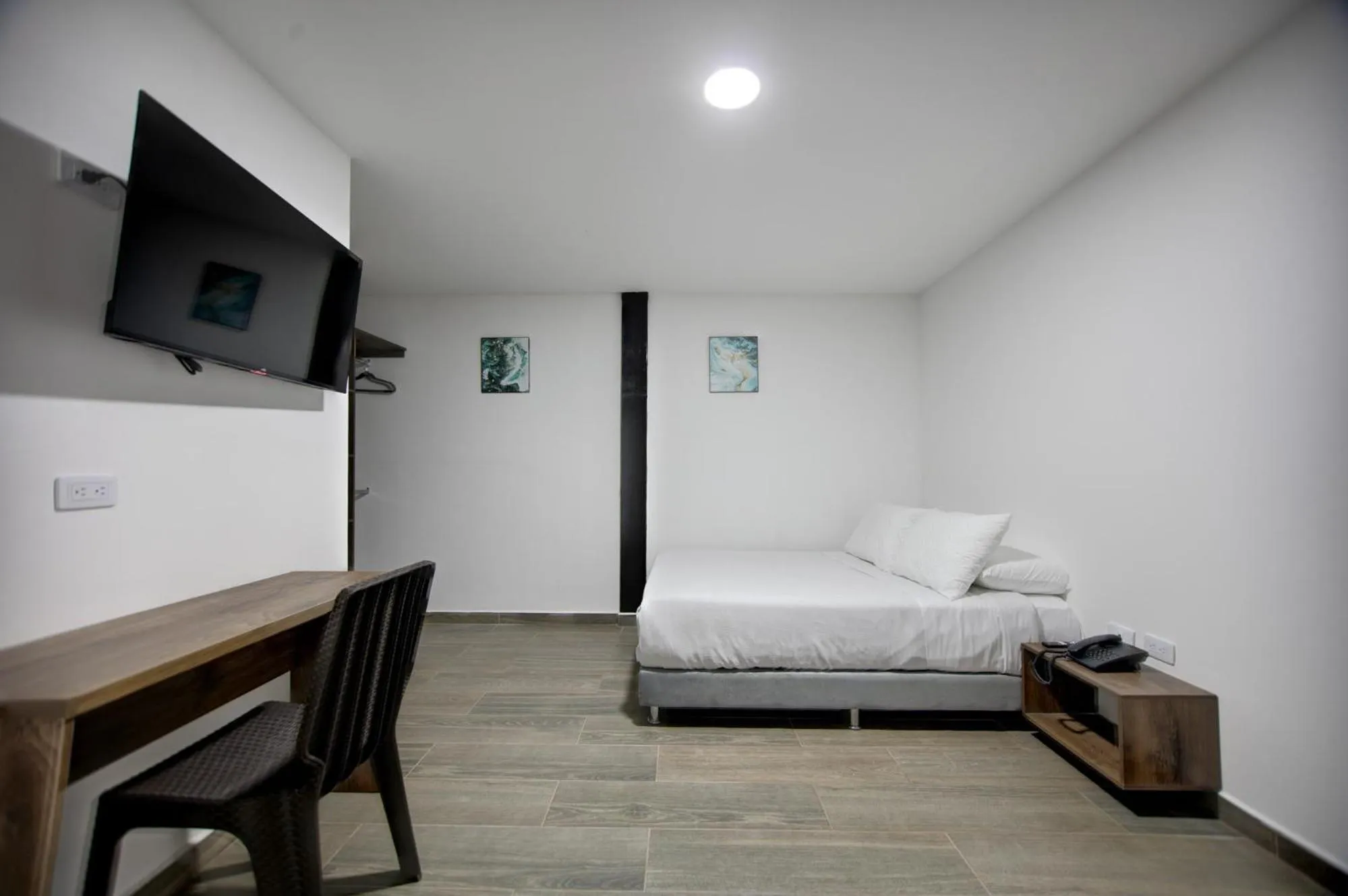 Photo of the whole room, Bed in Xliving Host and Rooms