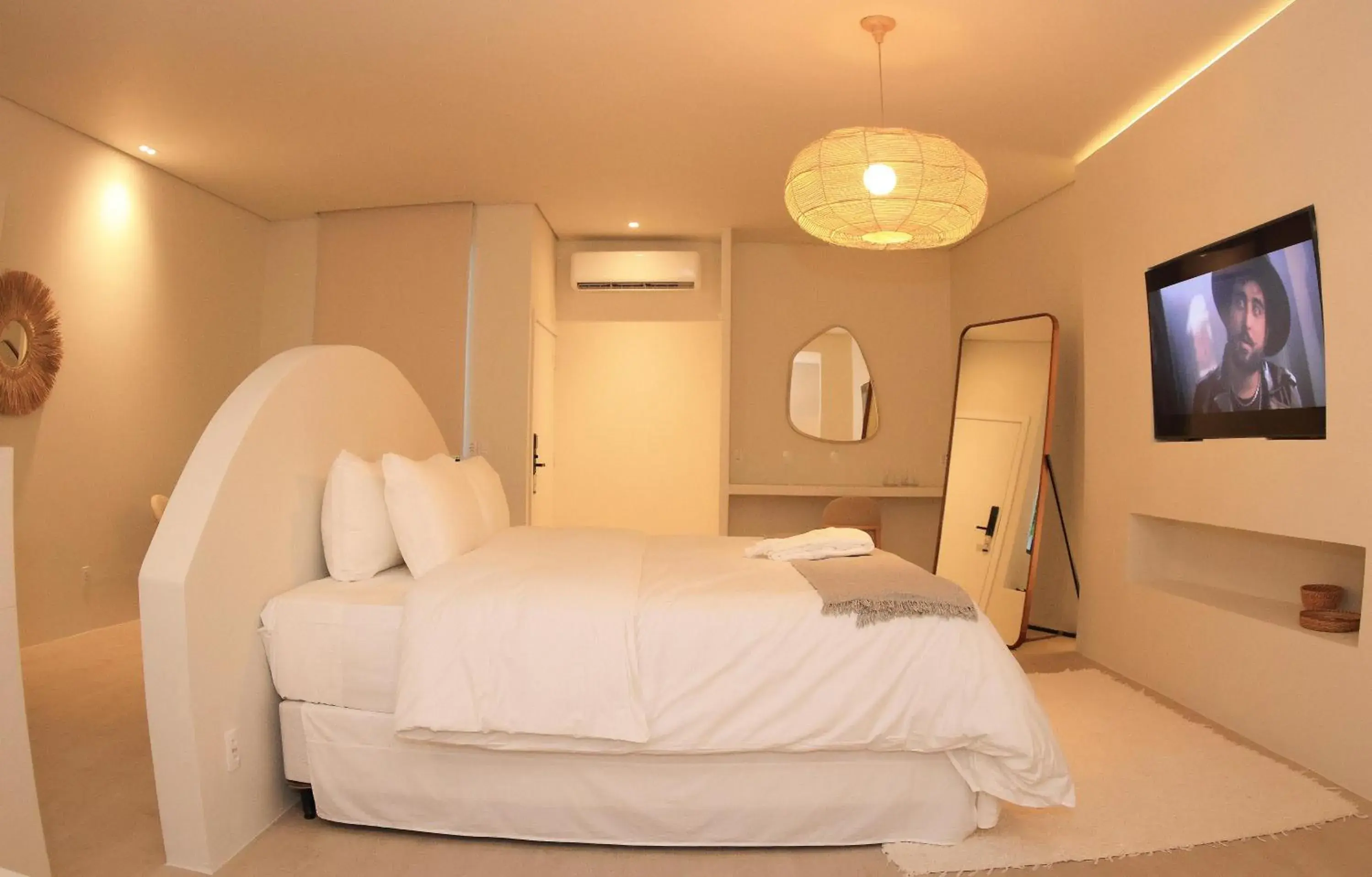 Deluxe Suite with Spa Bath - single occupancy in Roka Hotel Boutique Deluxe Suite with Spa Bath - single occupancy in Roka Hotel Boutique