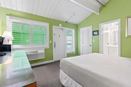 Oceanfront Inn Room #11- Standard Room - King Bed