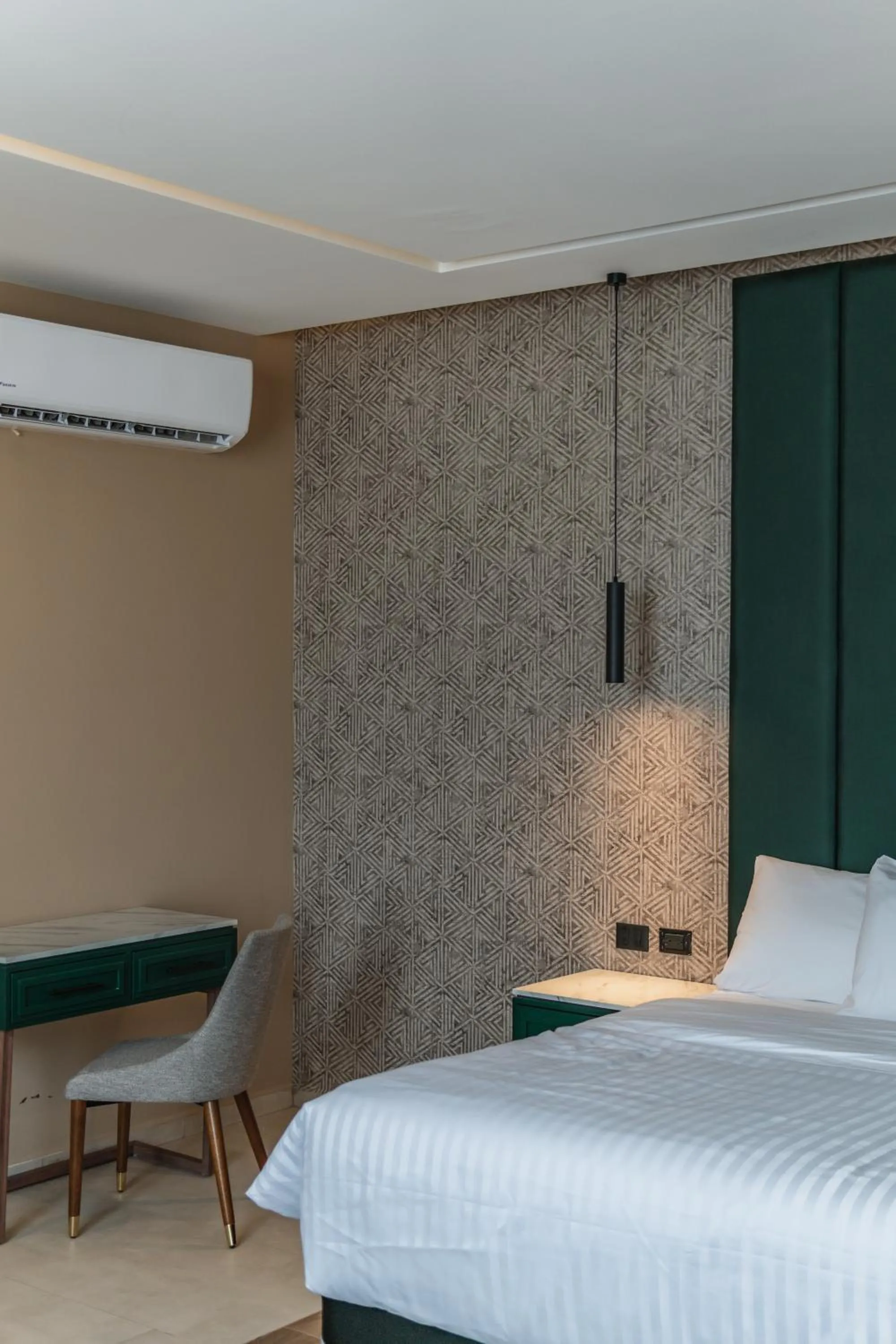 Bed in Hotel Chariot