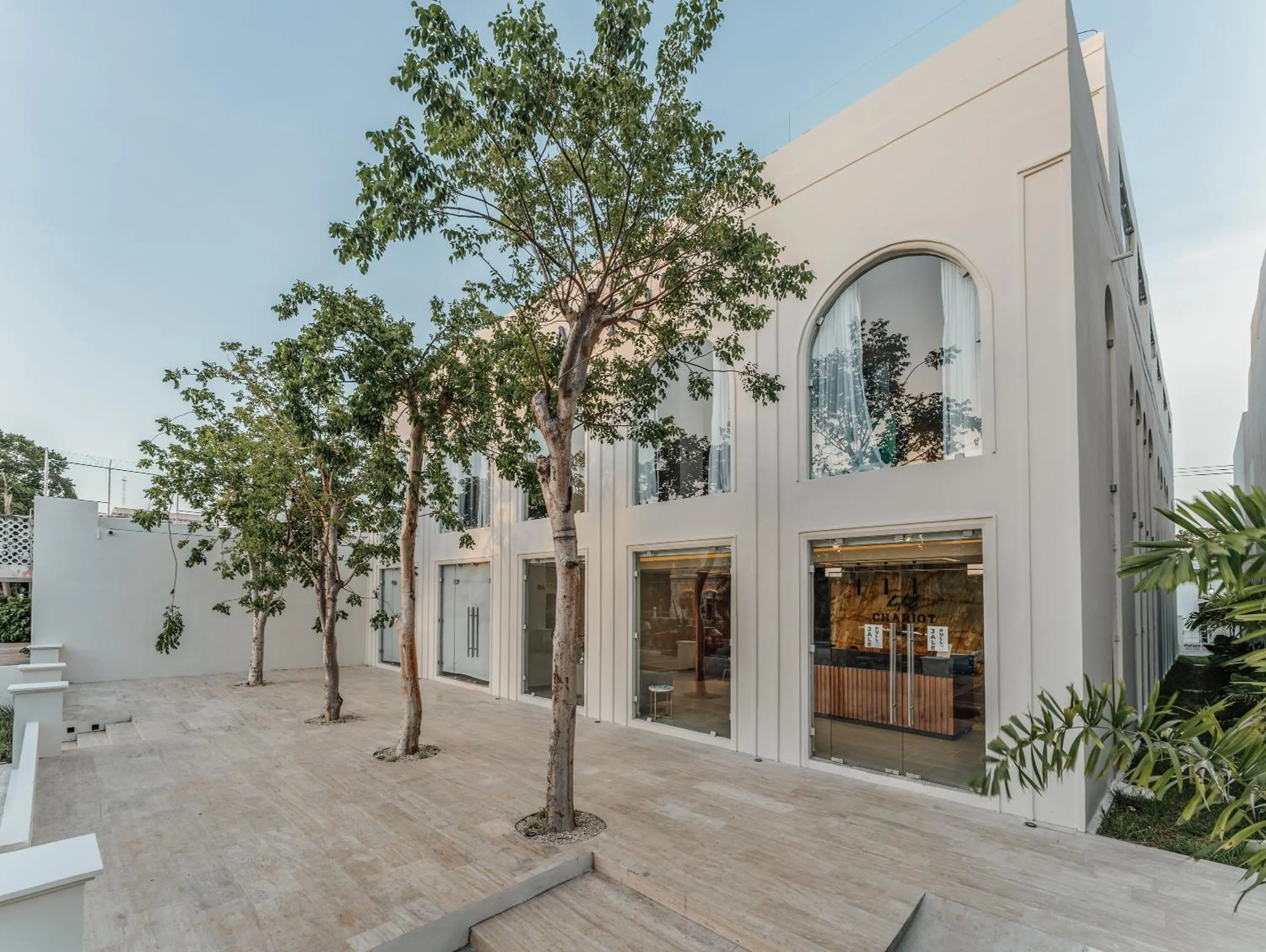 Facade/entrance in Hotel Chariot