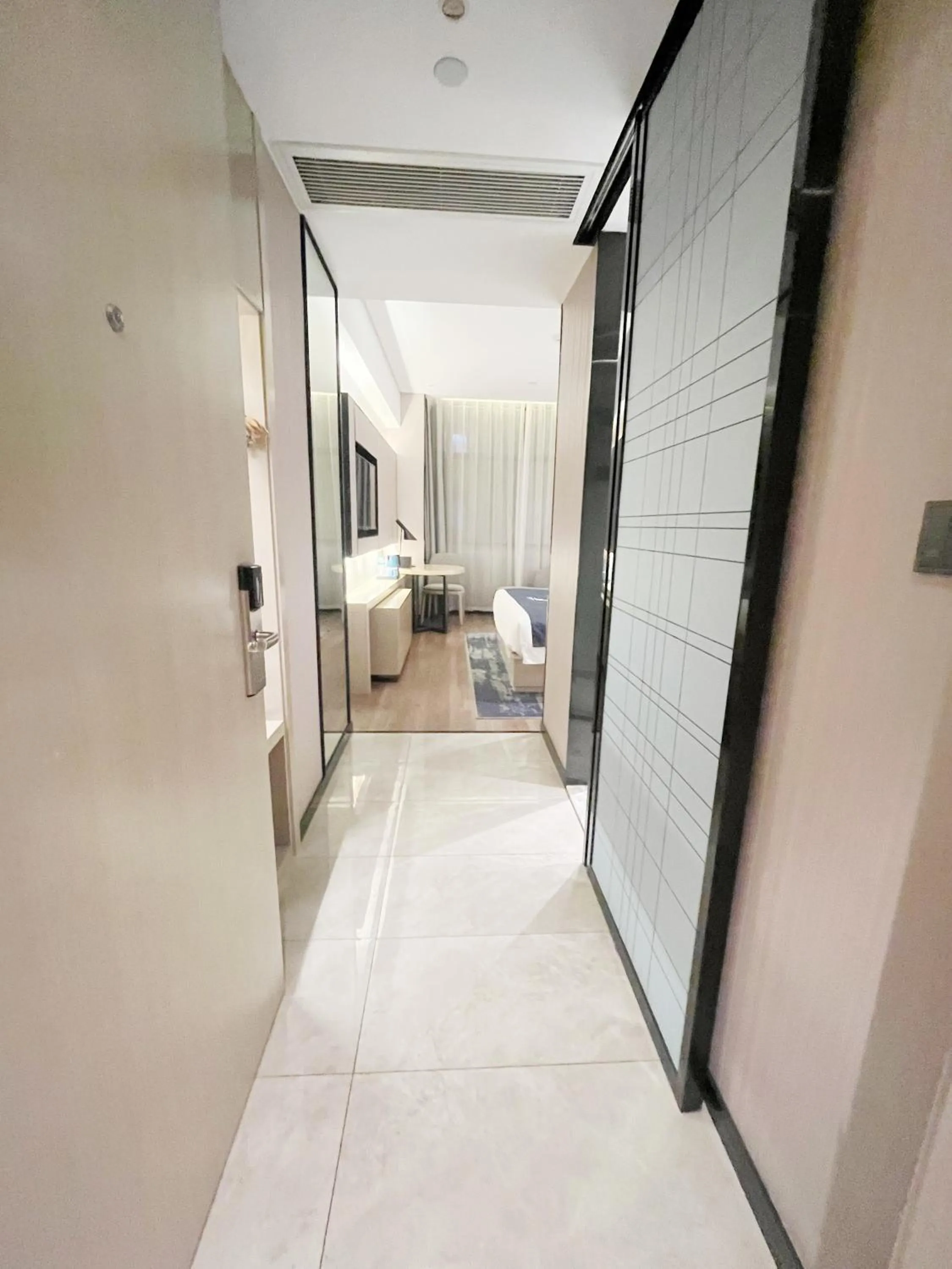 Photo of the whole room, Bed in Echarm Hotel Wuhan Hannan