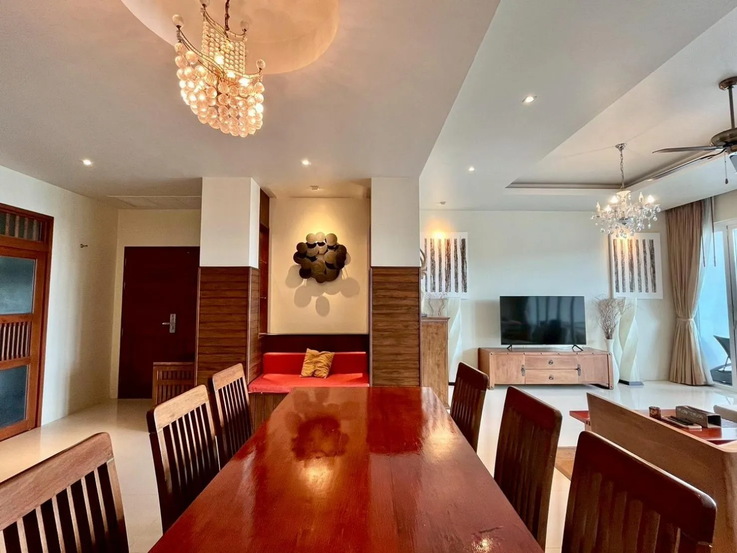 Restaurant/places to eat in Grand Kamala Falls