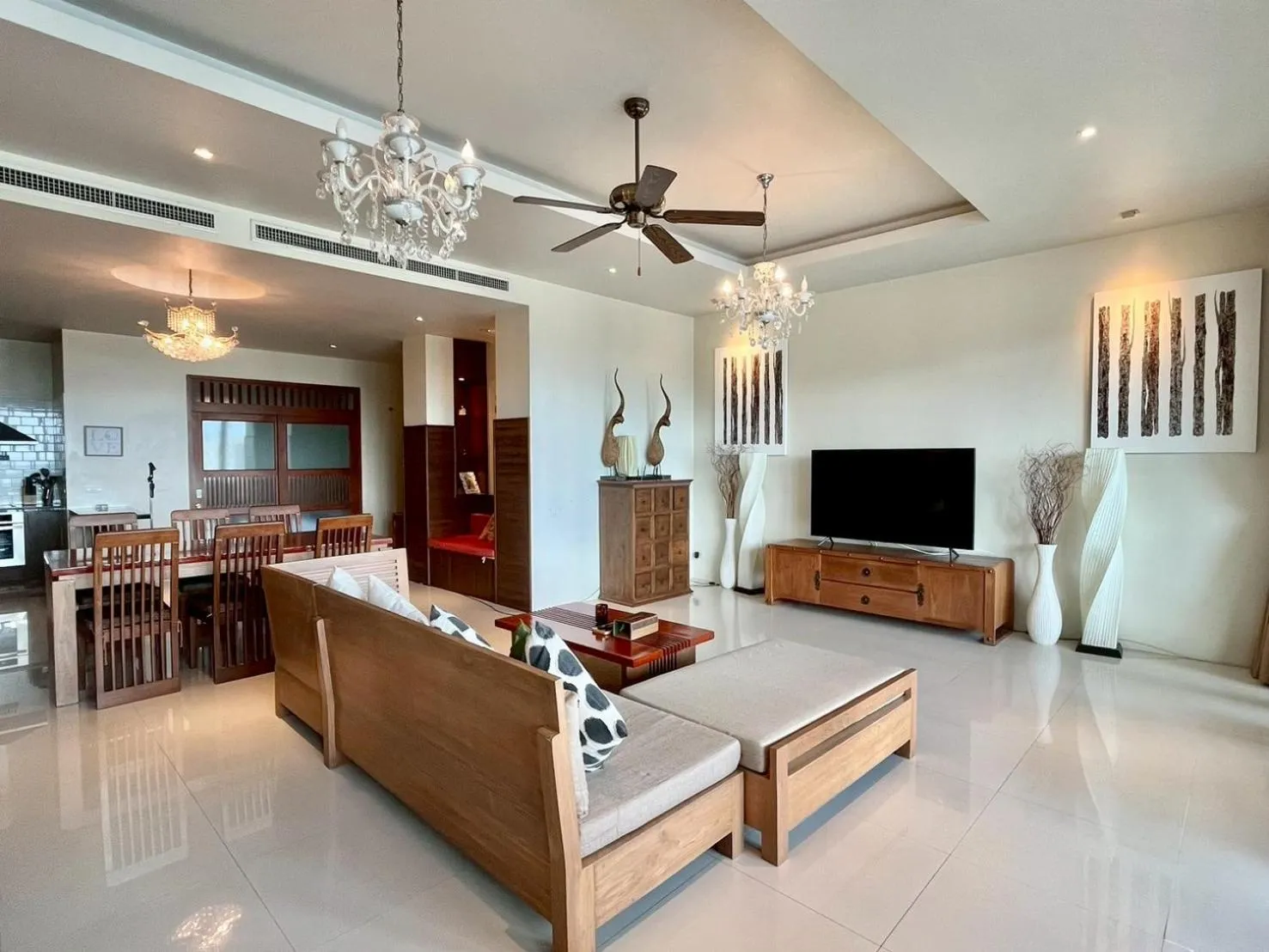 Communal lounge/ TV room in Grand Kamala Falls