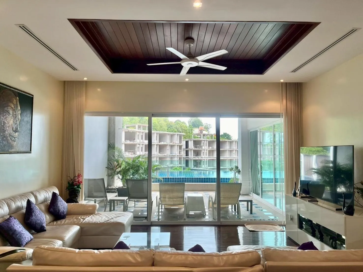 Communal lounge/ TV room in Grand Kamala Falls