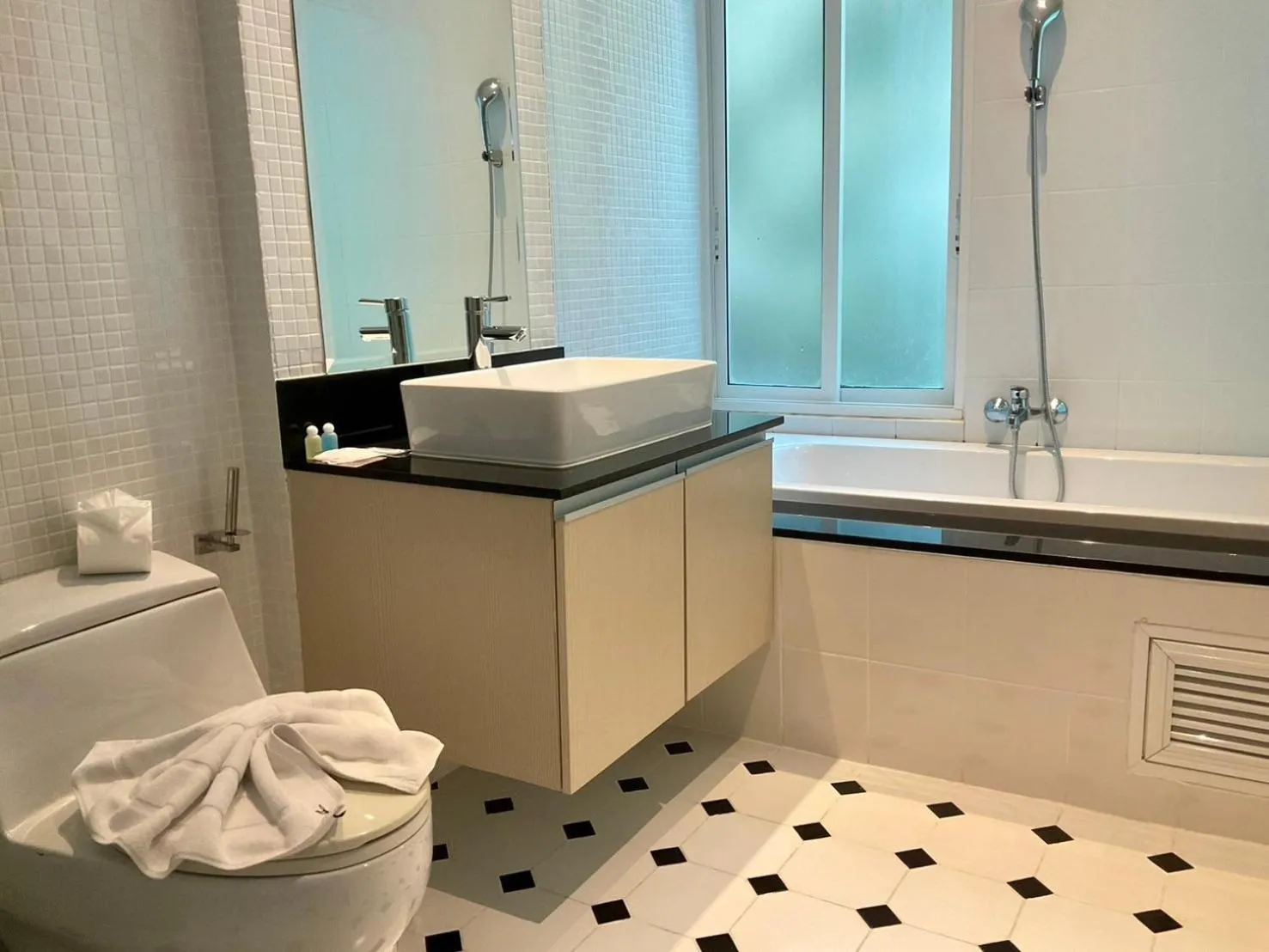 Bathroom in Grand Kamala Falls