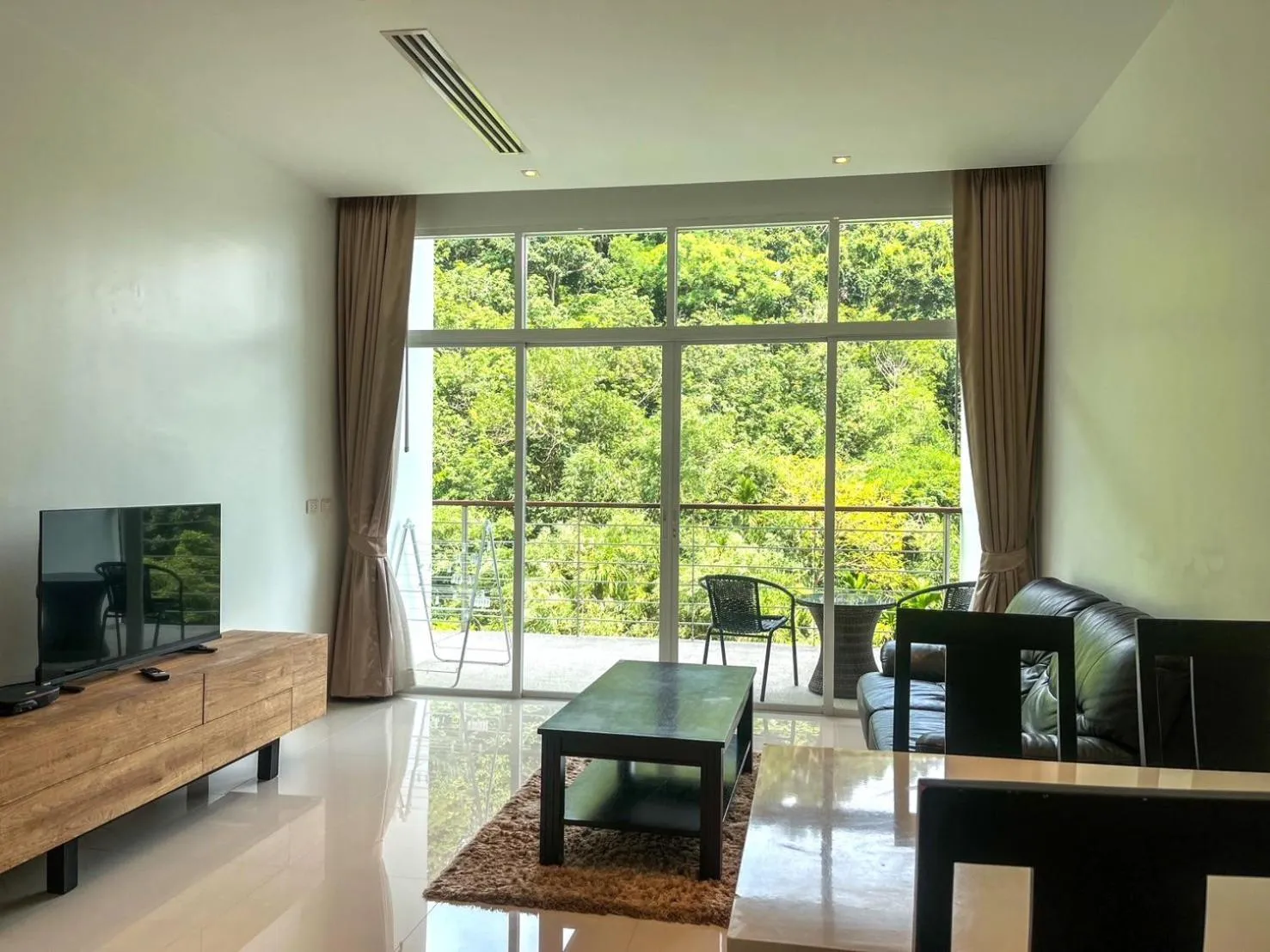 Communal lounge/ TV room in Grand Kamala Falls