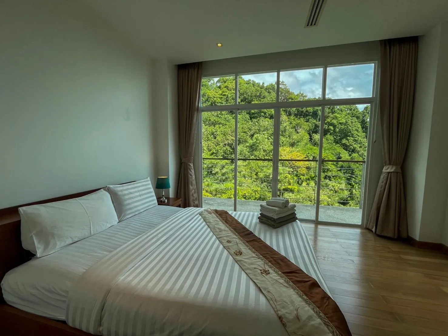 Bed in Grand Kamala Falls