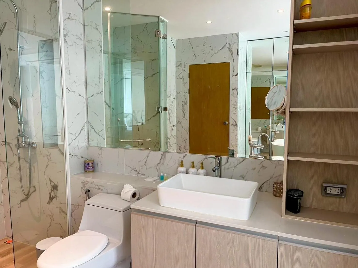 Toilet in Grand Kamala Falls