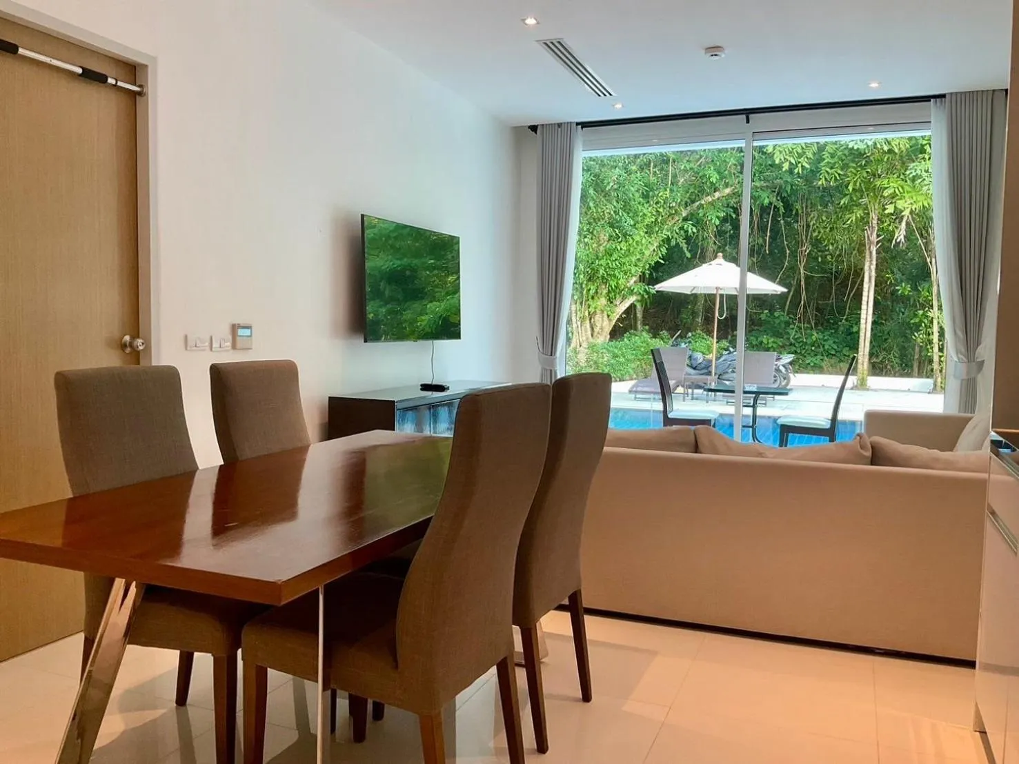 Dining area in Grand Kamala Falls