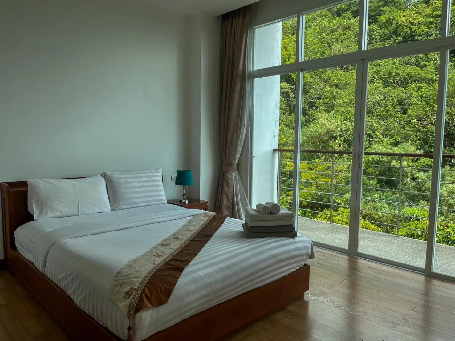 Bed in Grand Kamala Falls