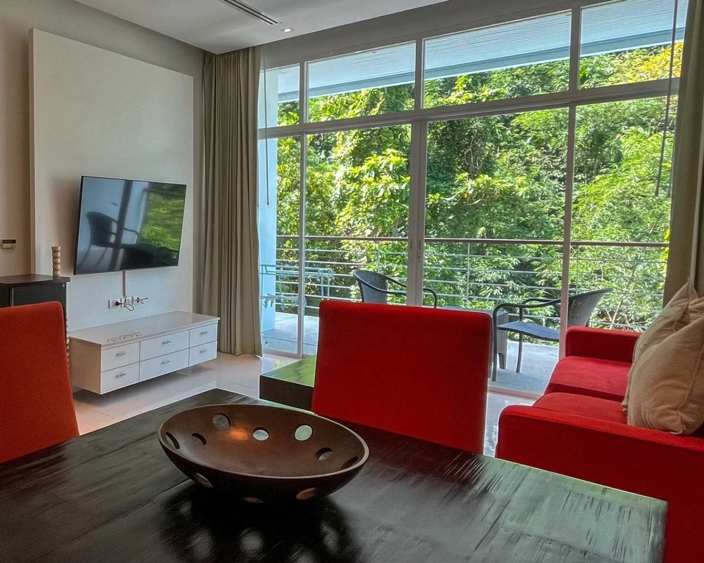 Communal lounge/ TV room in Grand Kamala Falls