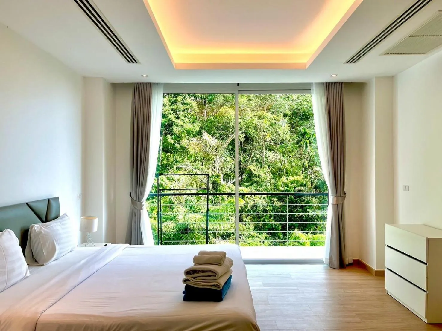 Bed in Grand Kamala Falls