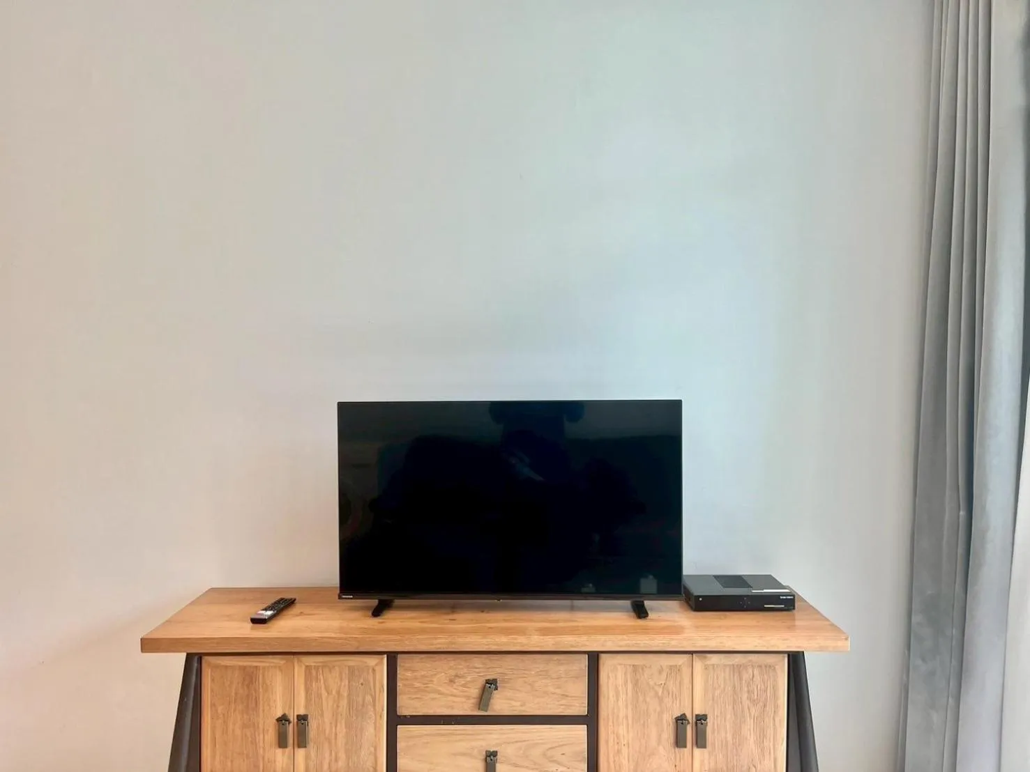 Communal lounge/ TV room in Grand Kamala Falls