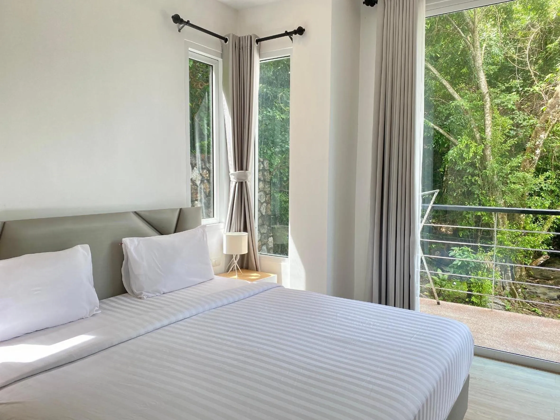 Bed in Grand Kamala Falls